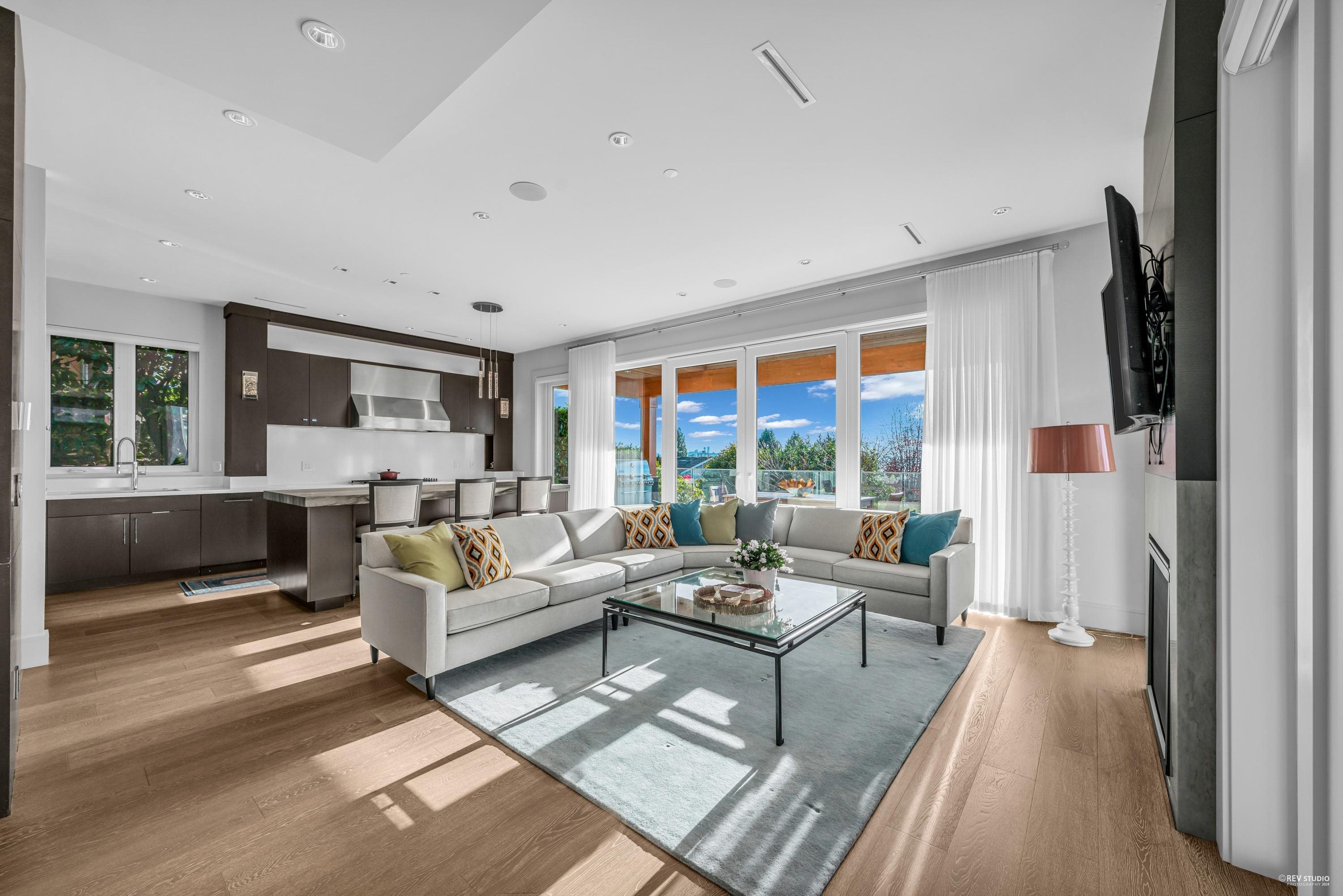 Listing image of 2384 NELSON AVENUE