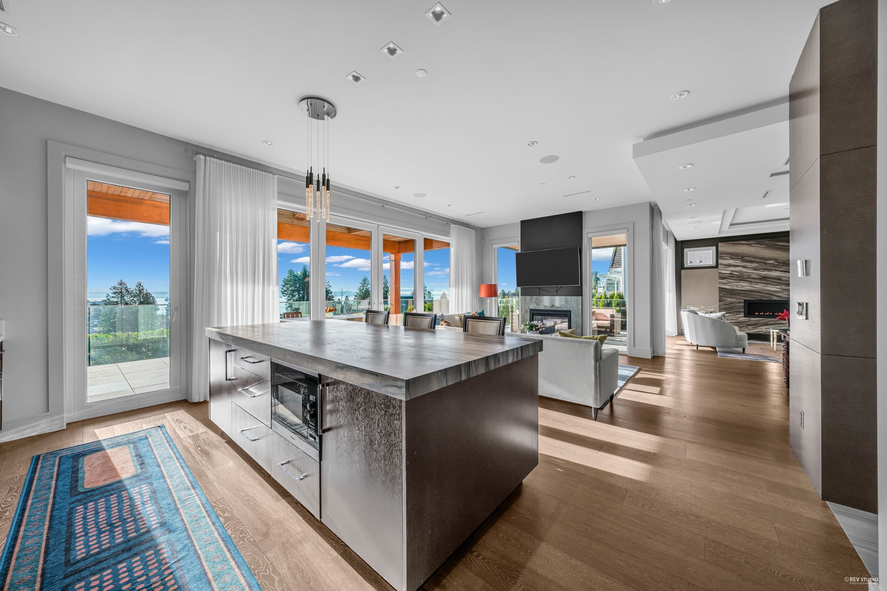 Listing image of 2384 NELSON AVENUE