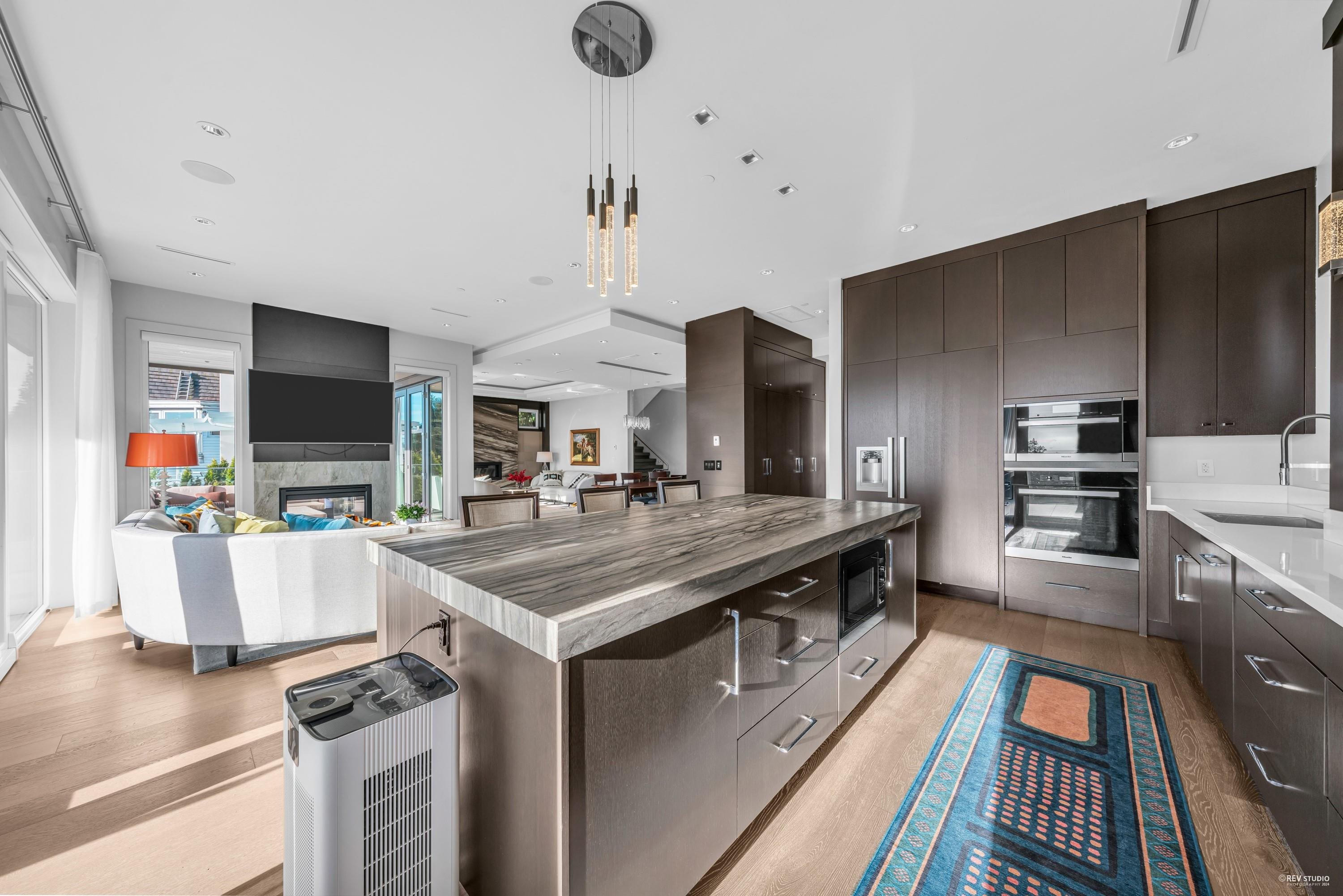 Listing image of 2384 NELSON AVENUE