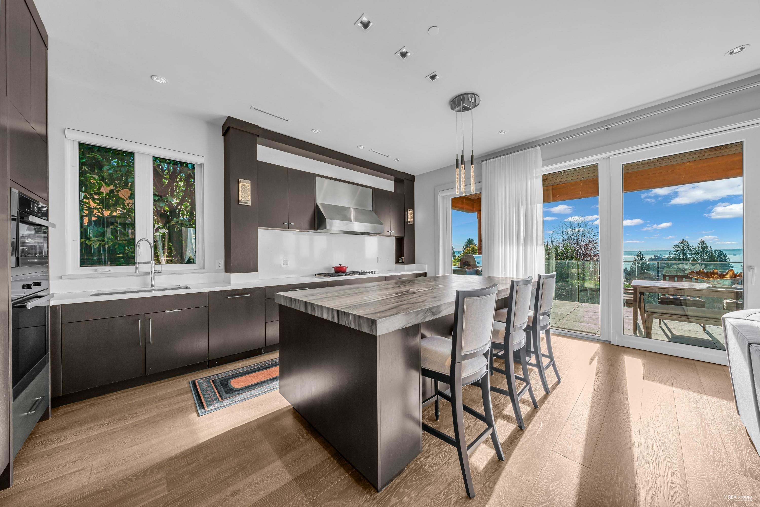 Listing image of 2384 NELSON AVENUE