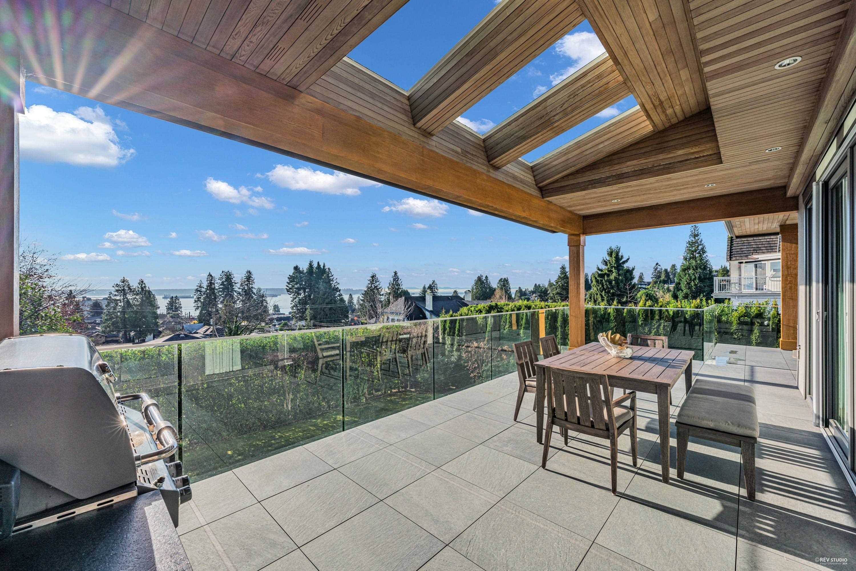 Listing image of 2384 NELSON AVENUE