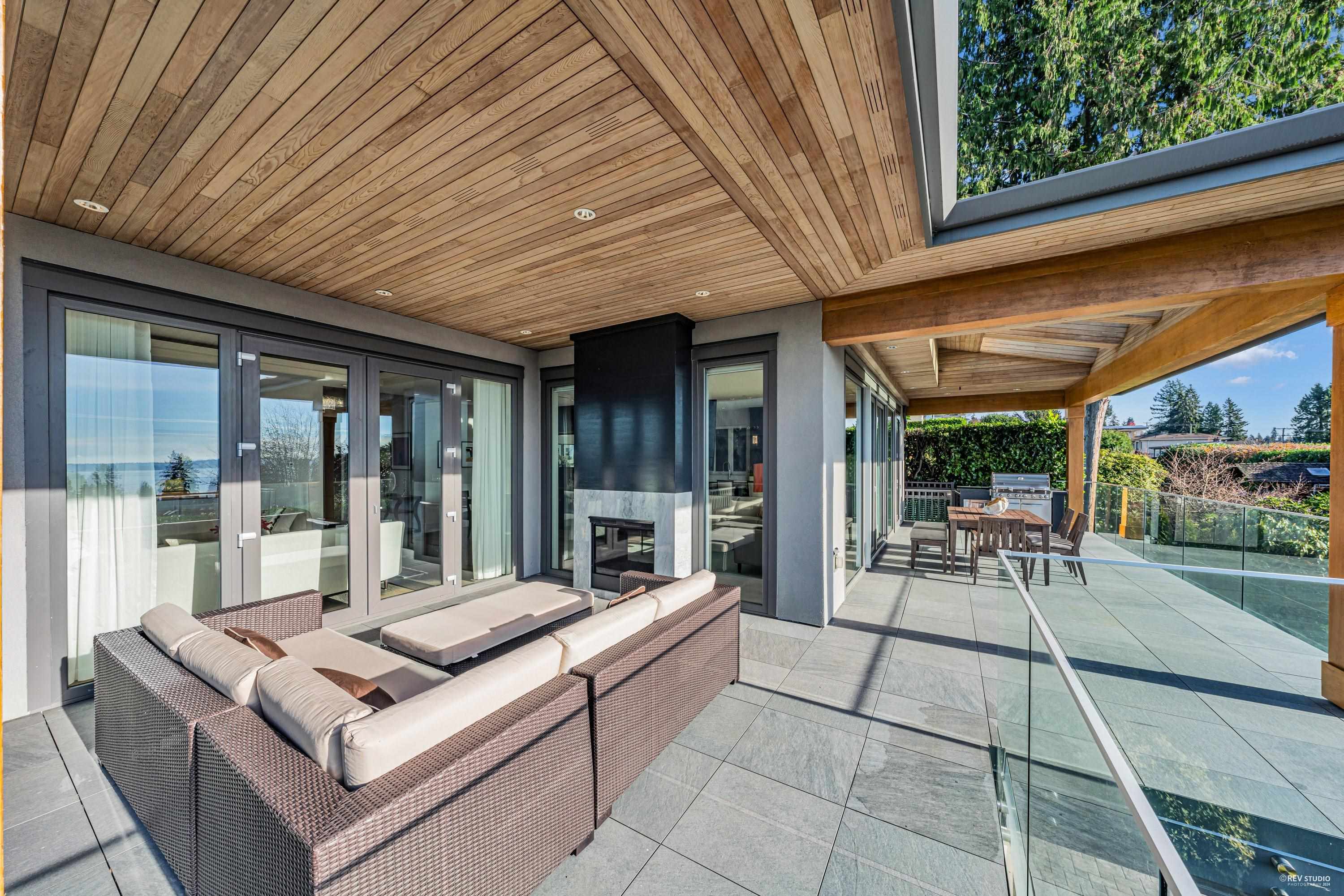 Listing image of 2384 NELSON AVENUE