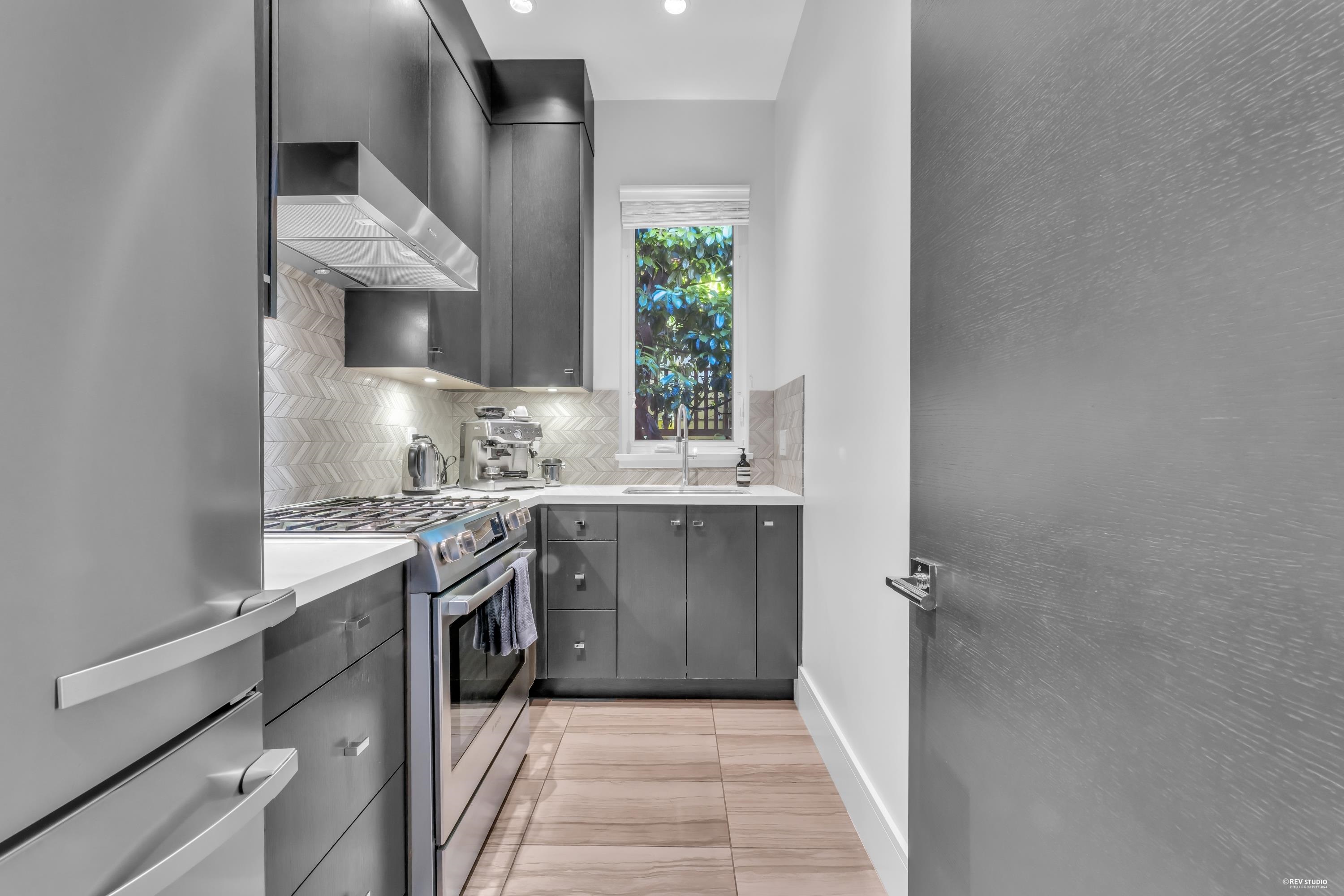 Listing image of 2384 NELSON AVENUE