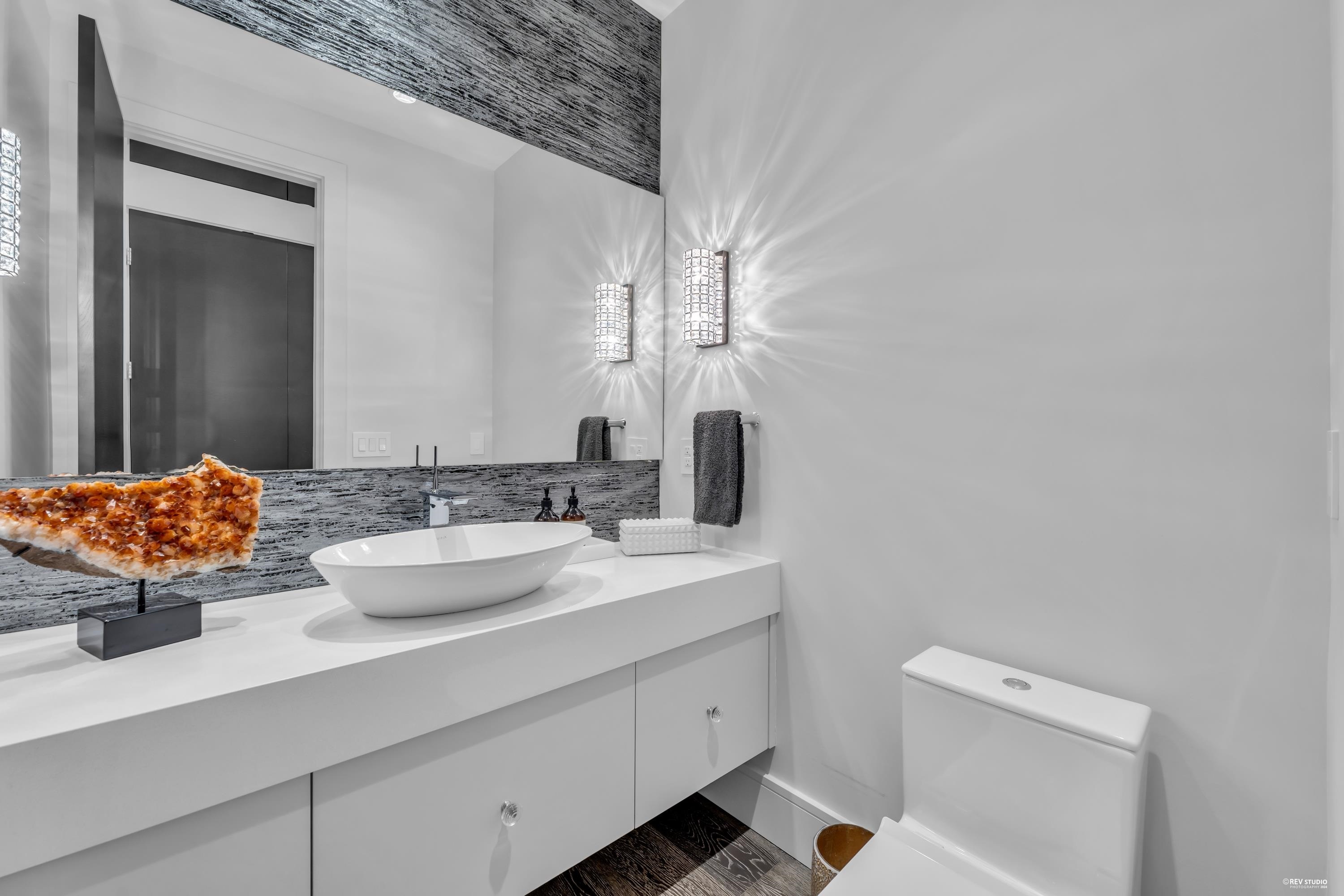 Listing image of 2384 NELSON AVENUE