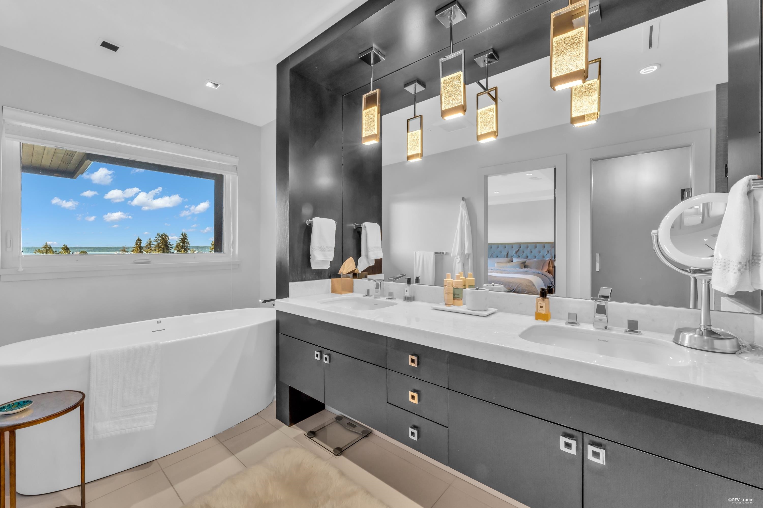 Listing image of 2384 NELSON AVENUE