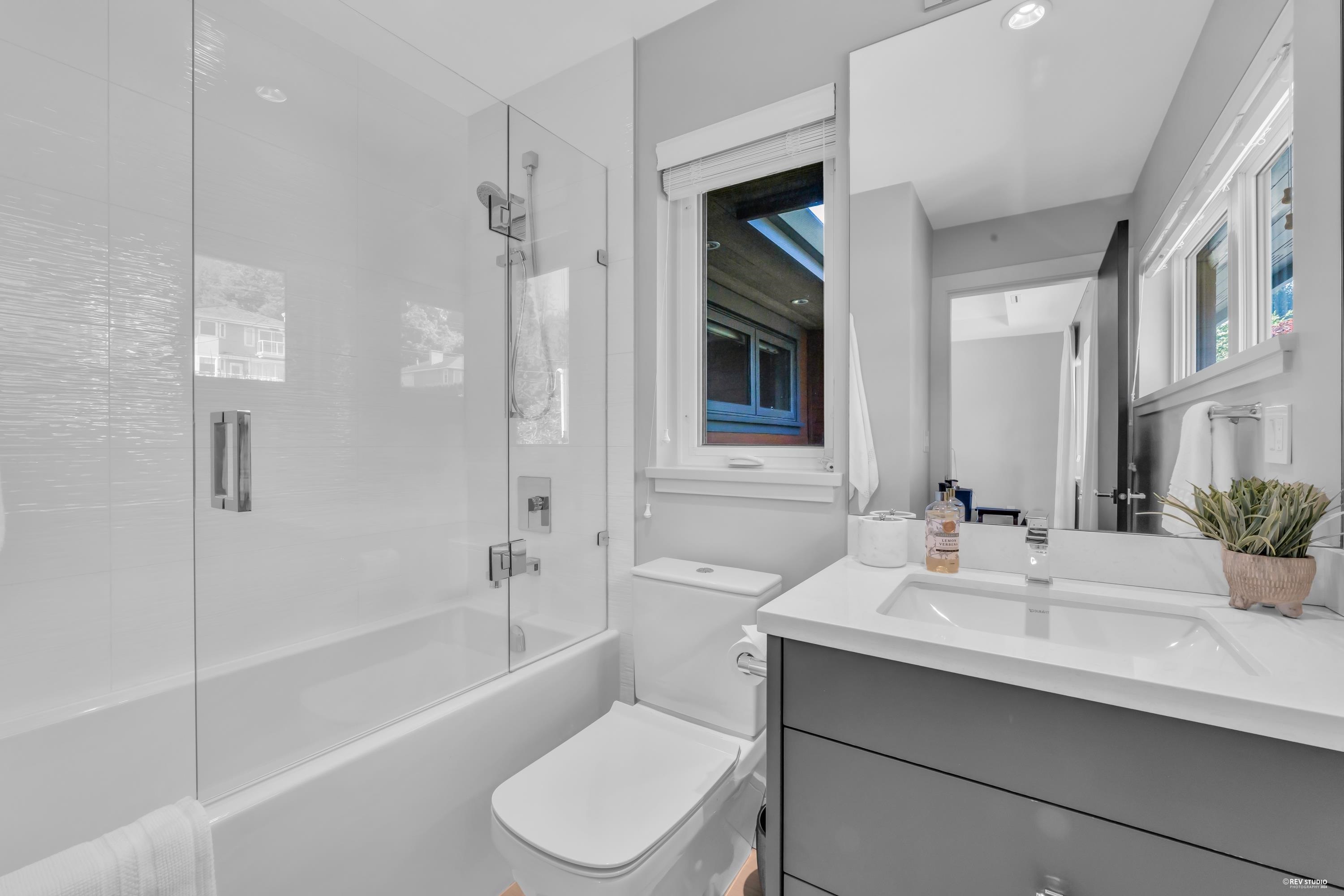 Listing image of 2384 NELSON AVENUE