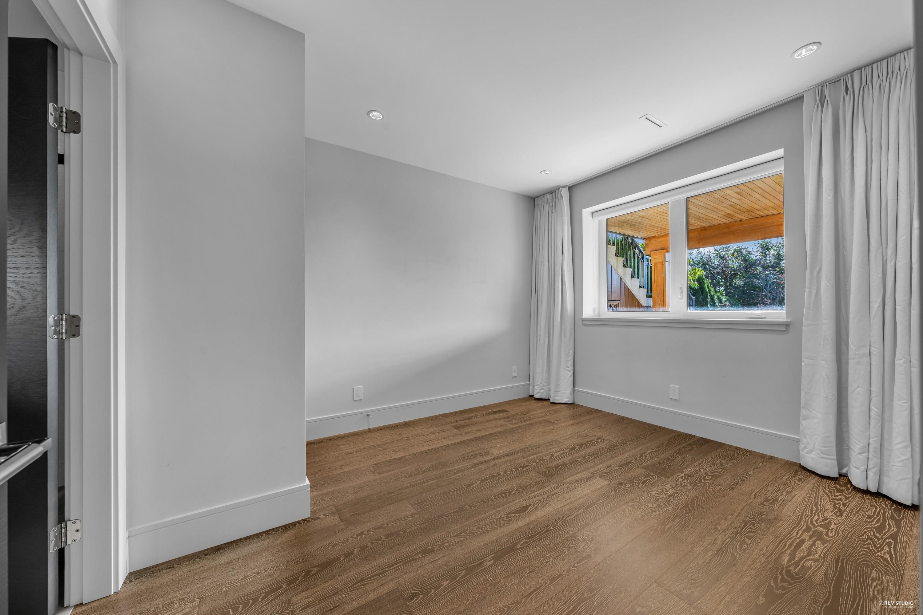 Listing image of 2384 NELSON AVENUE
