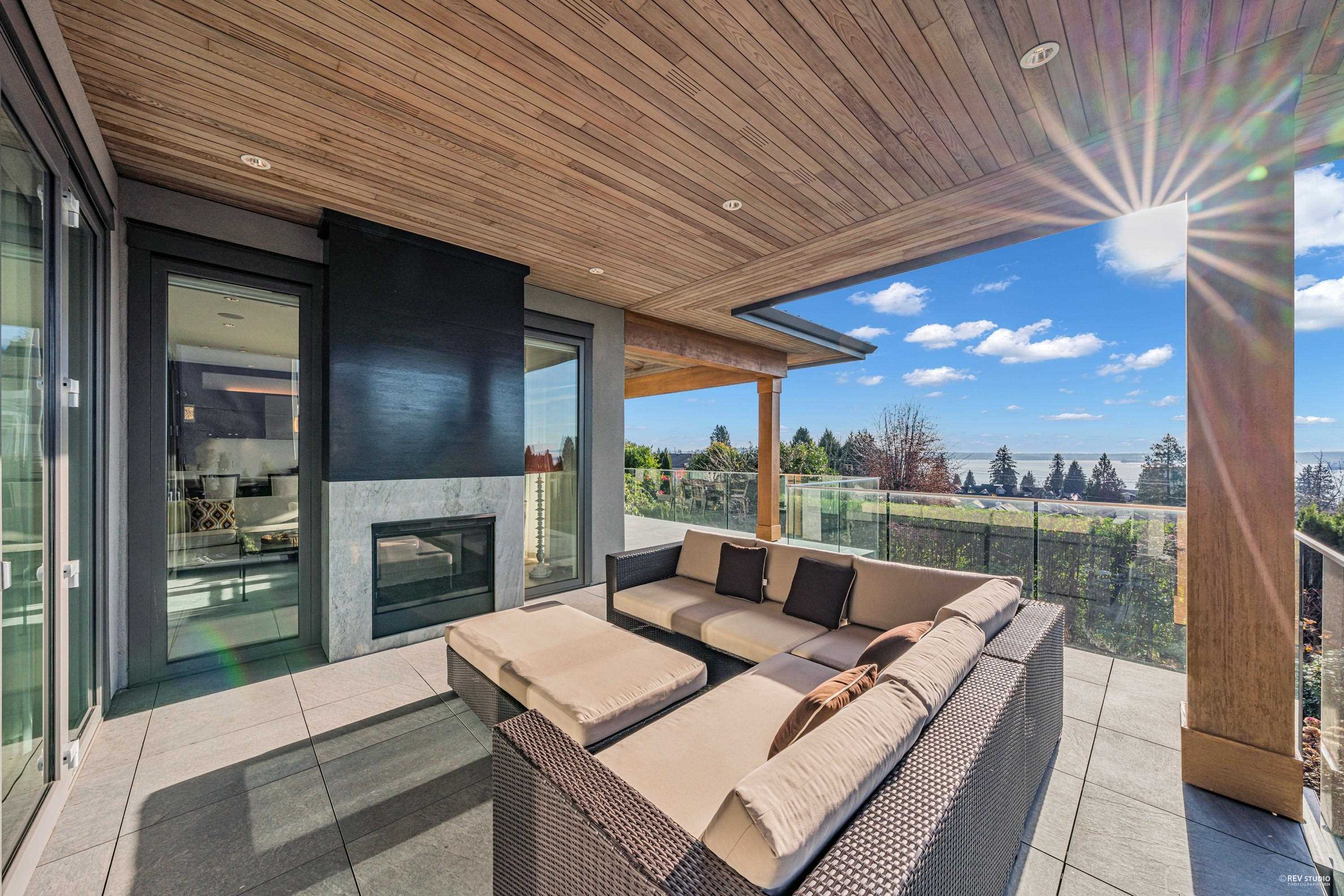 Listing image of 2384 NELSON AVENUE