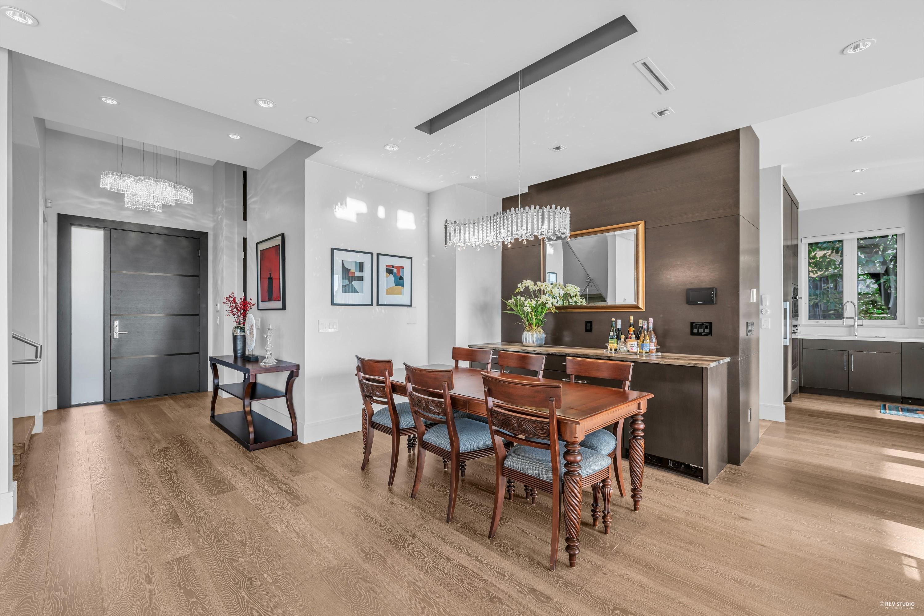 Listing image of 2384 NELSON AVENUE