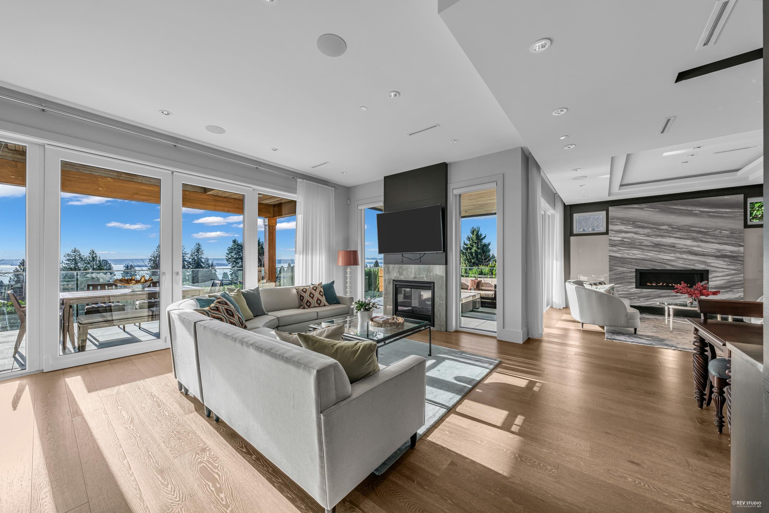 Listing image of 2384 NELSON AVENUE