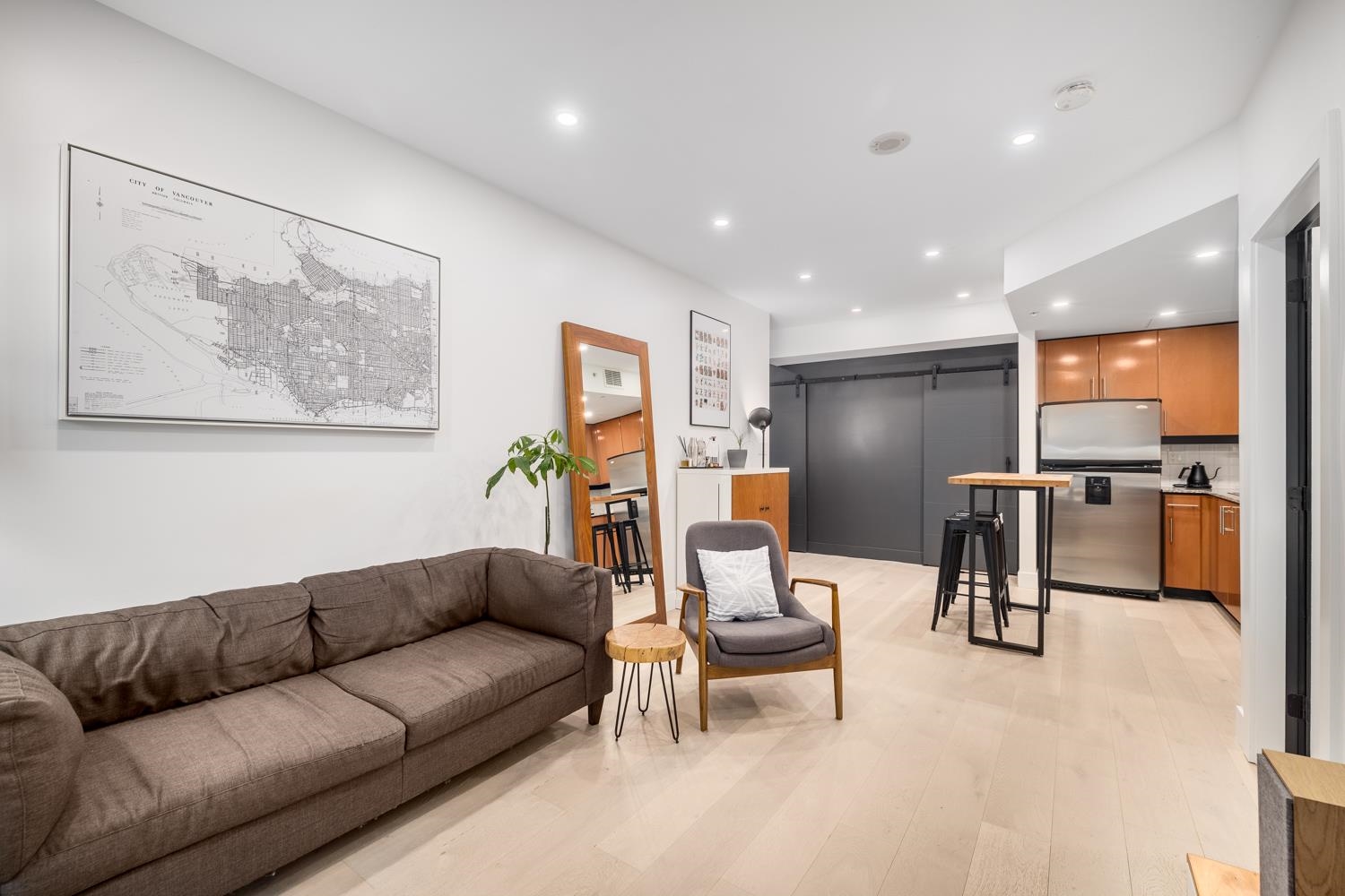 Listing image of 301 168 E ESPLANADE