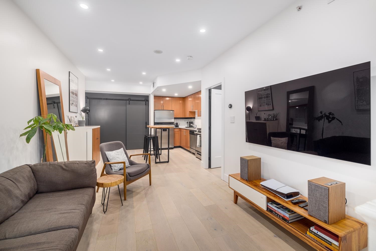 Listing image of 301 168 E ESPLANADE