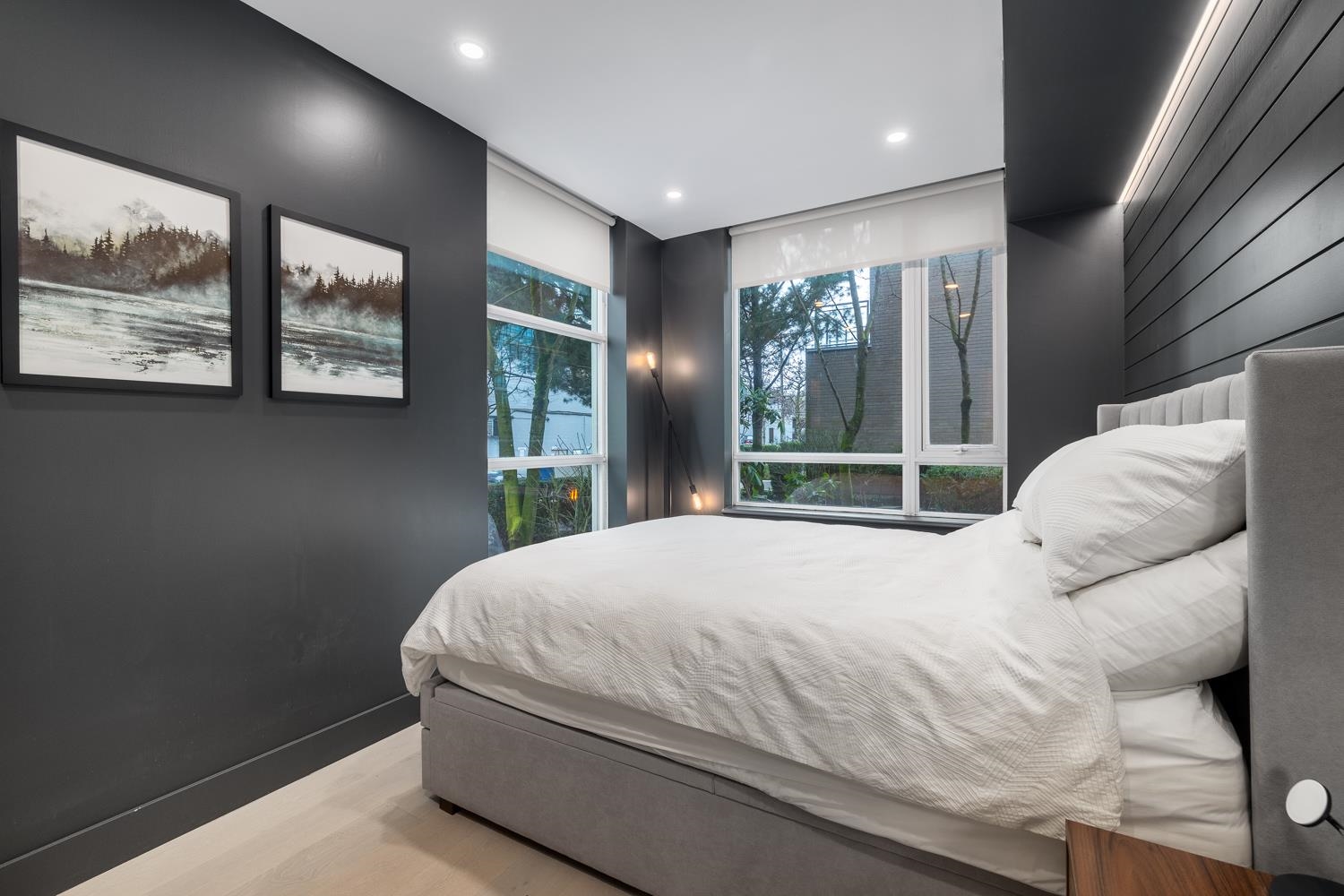 Listing image of 301 168 E ESPLANADE