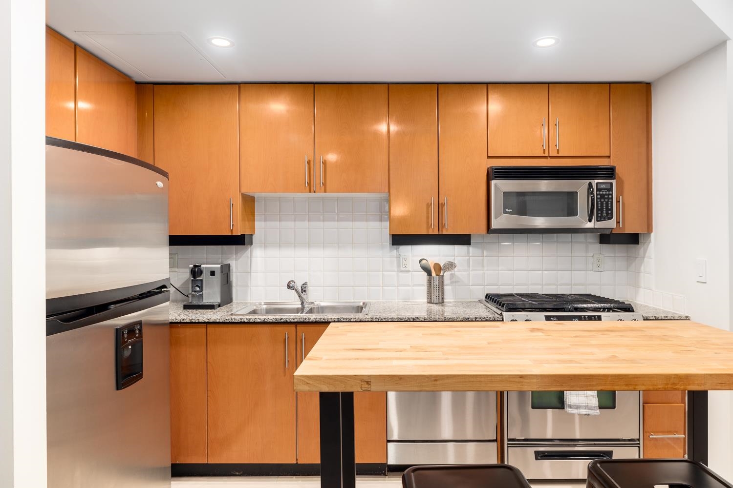 Listing image of 301 168 E ESPLANADE