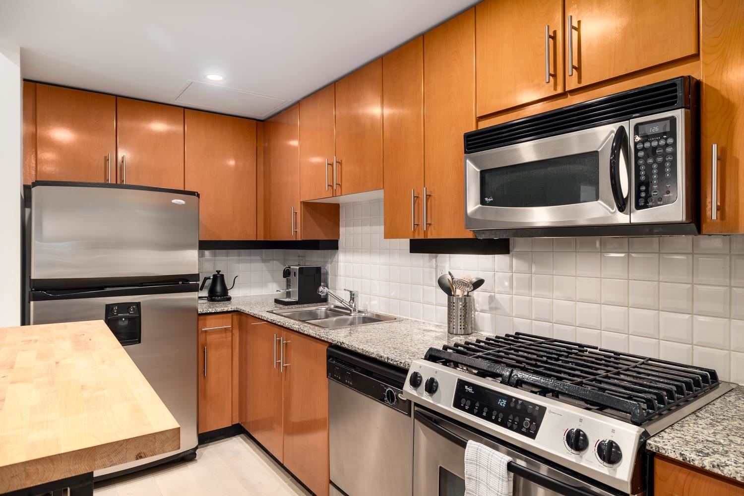 Listing image of 301 168 E ESPLANADE