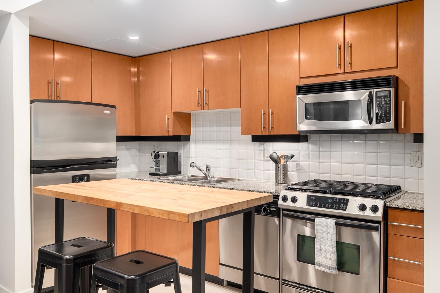 Listing image of 301 168 E ESPLANADE