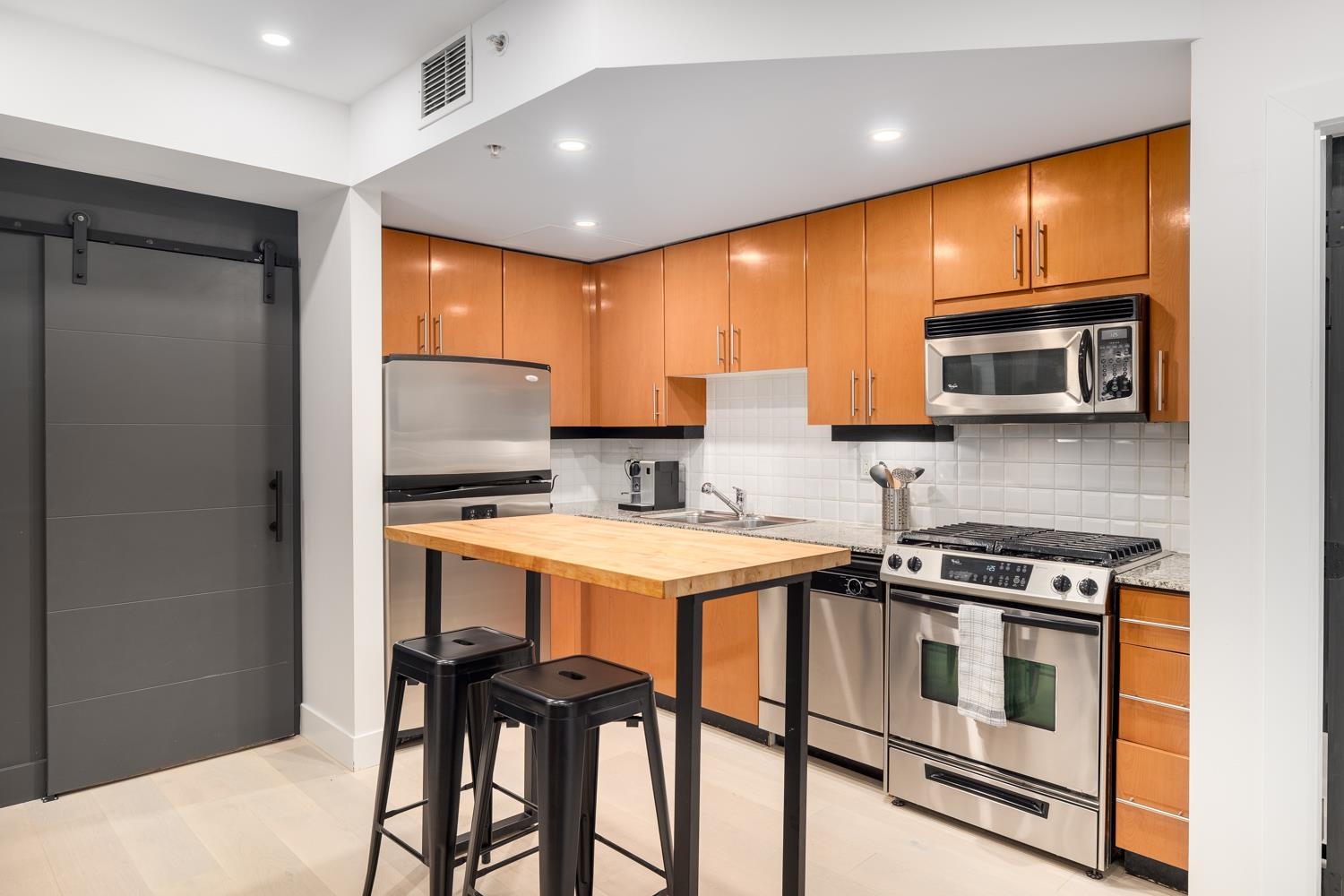 Listing image of 301 168 E ESPLANADE