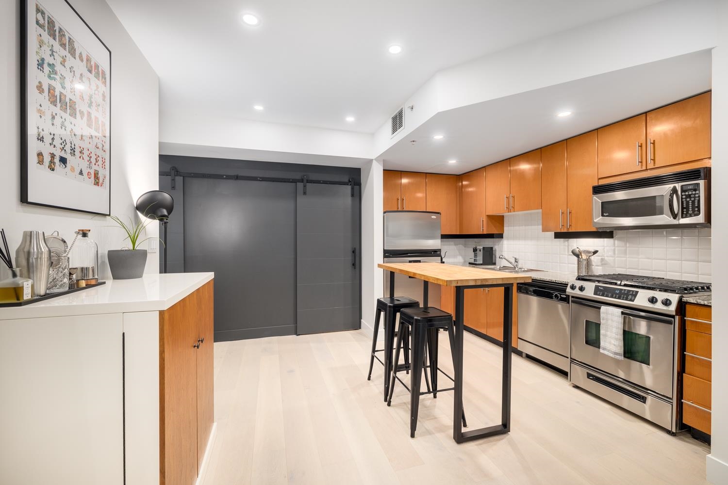 Listing image of 301 168 E ESPLANADE
