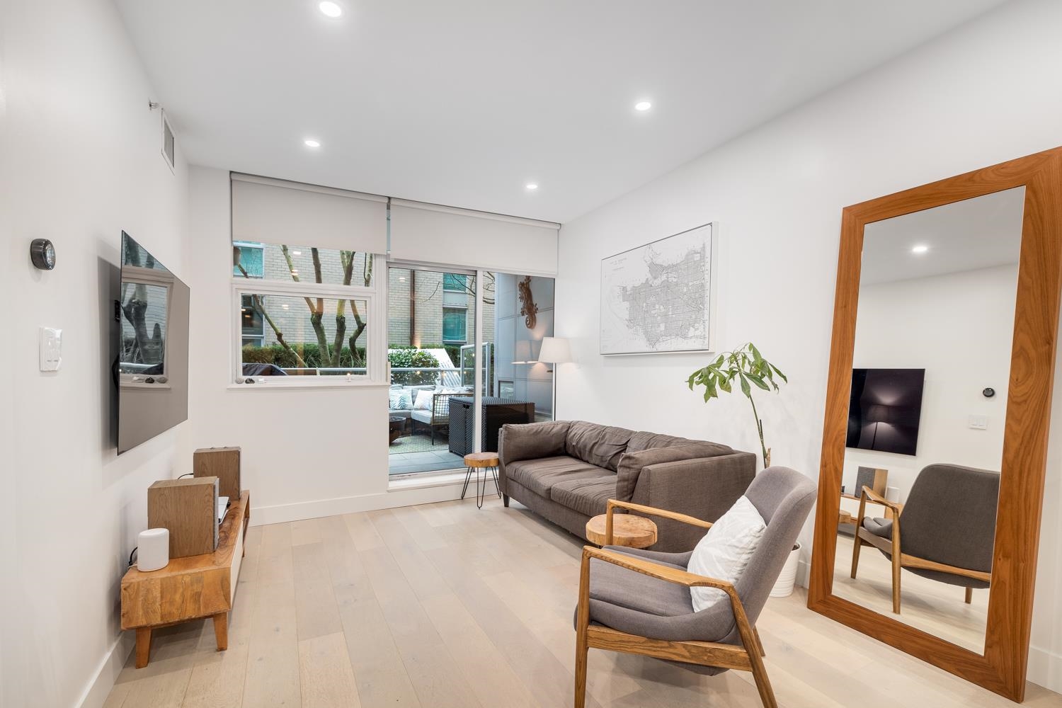 Listing image of 301 168 E ESPLANADE