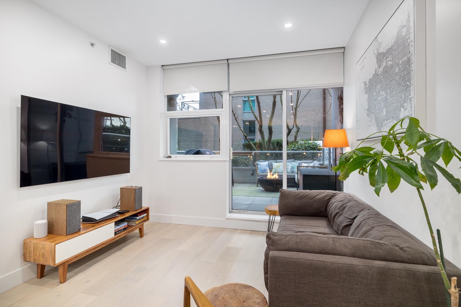 Listing image of 301 168 E ESPLANADE