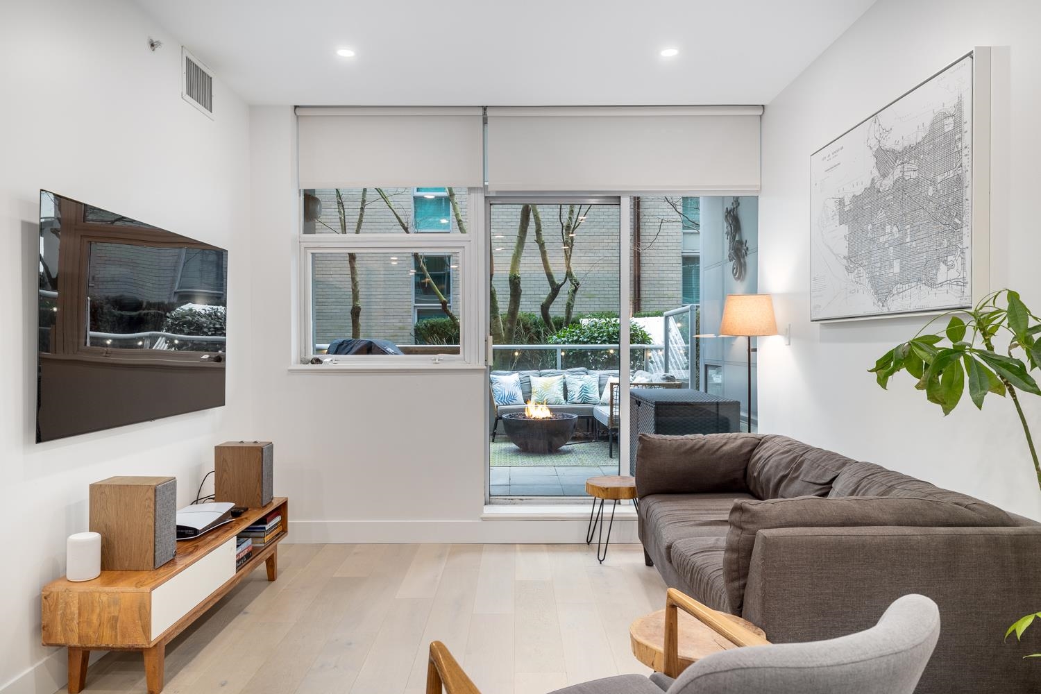 Listing image of 301 168 E ESPLANADE
