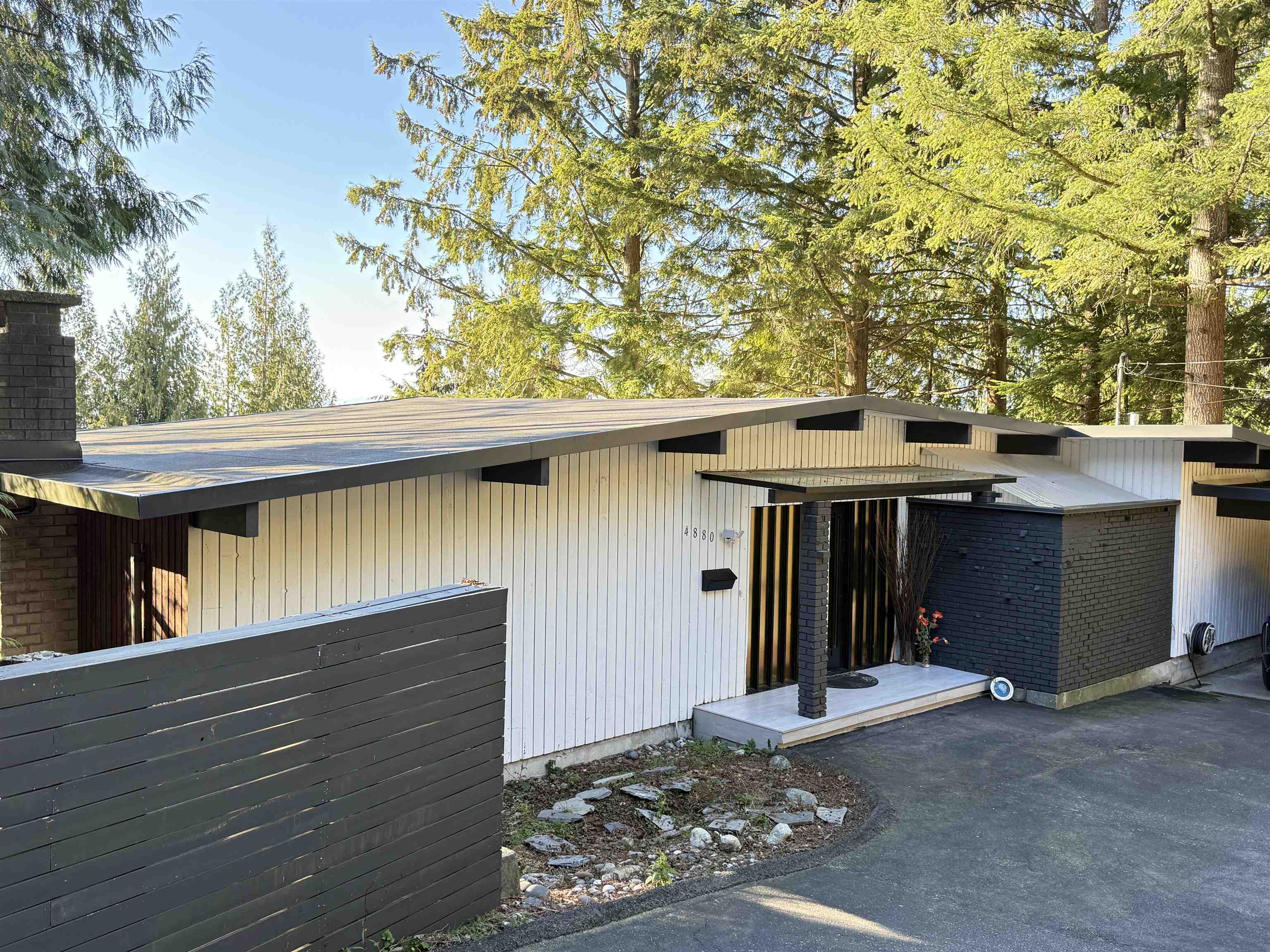 4880 SKYLINE DRIVE