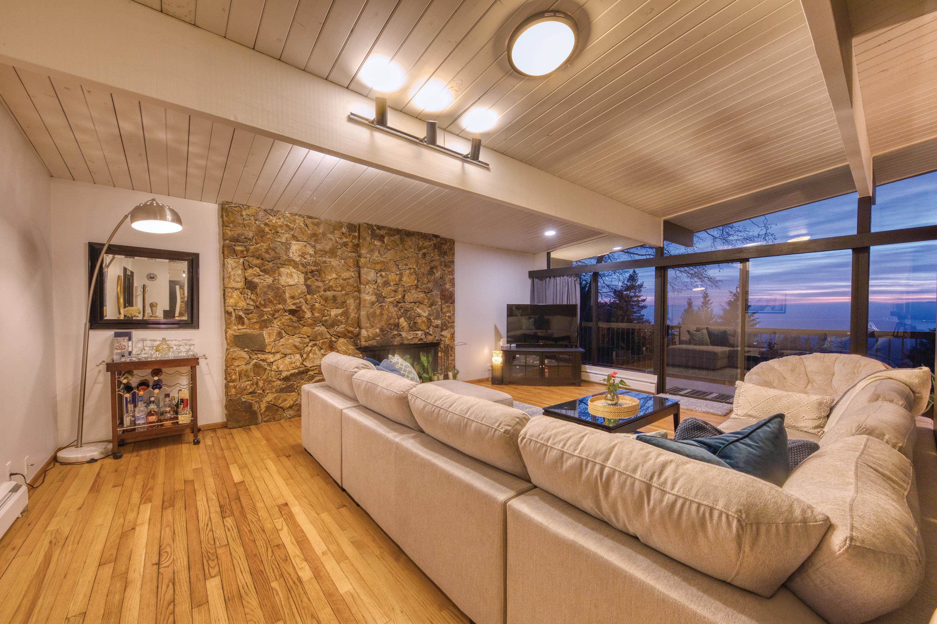 Listing image of 4880 SKYLINE DRIVE