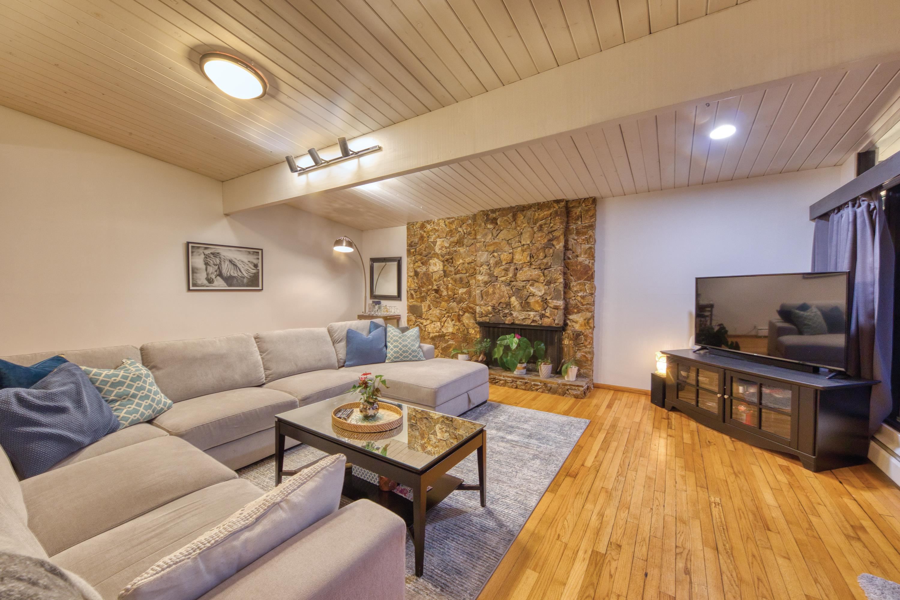Listing image of 4880 SKYLINE DRIVE