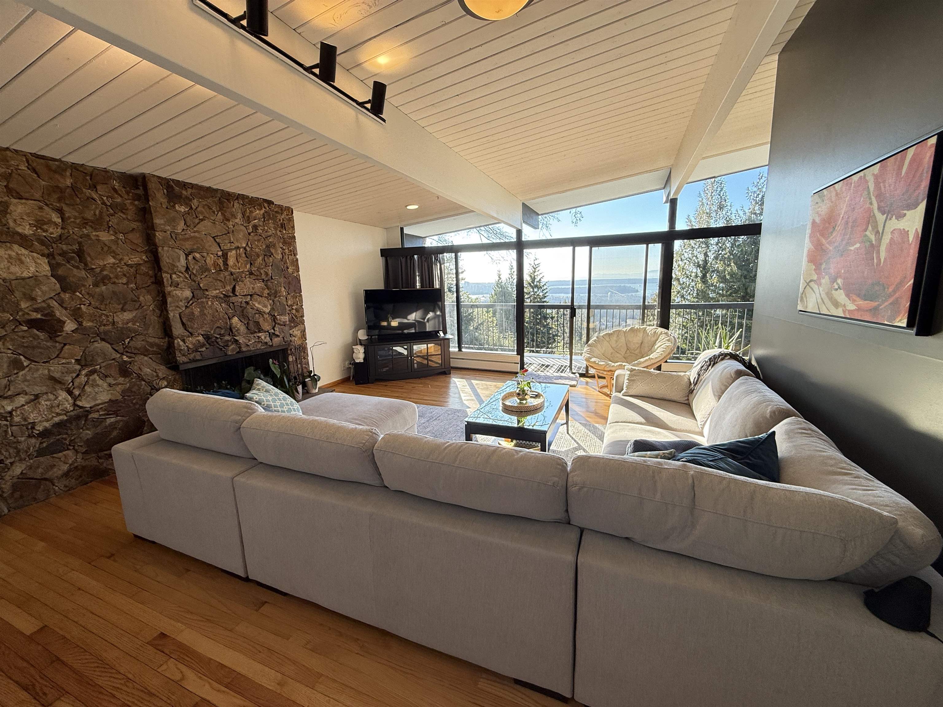 Listing image of 4880 SKYLINE DRIVE