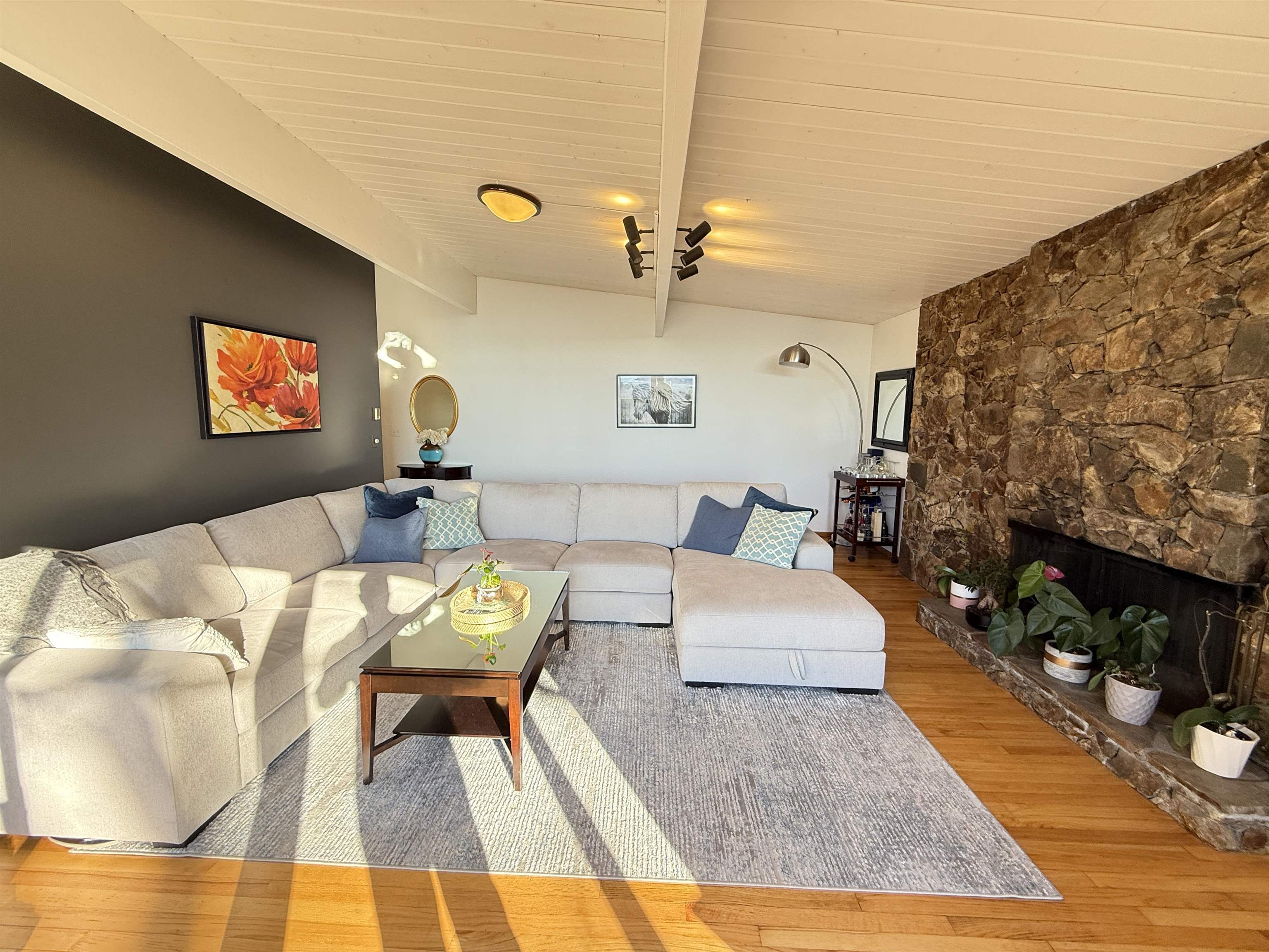 Listing image of 4880 SKYLINE DRIVE