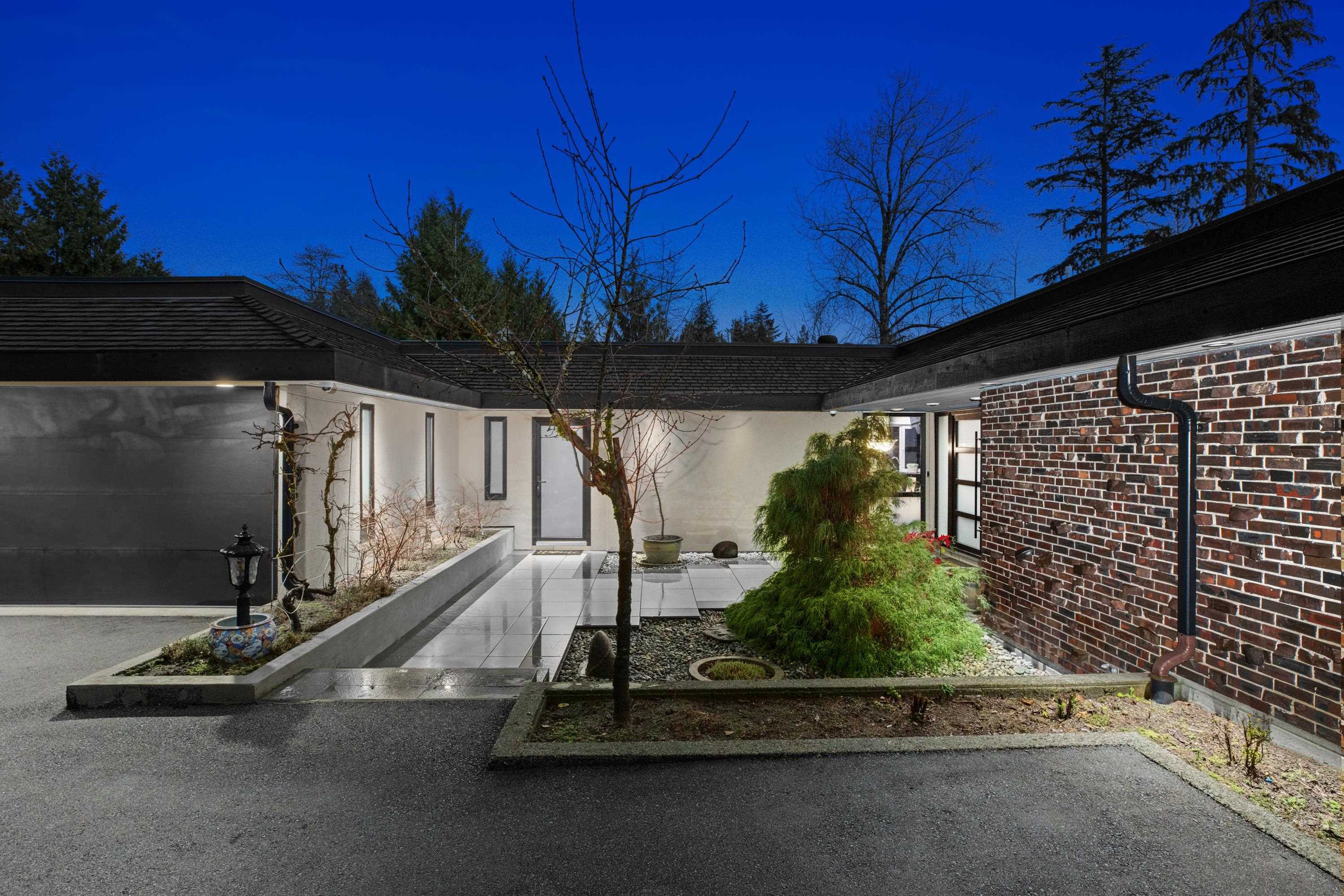 Listing image of 1162 CHARTWELL CRESCENT