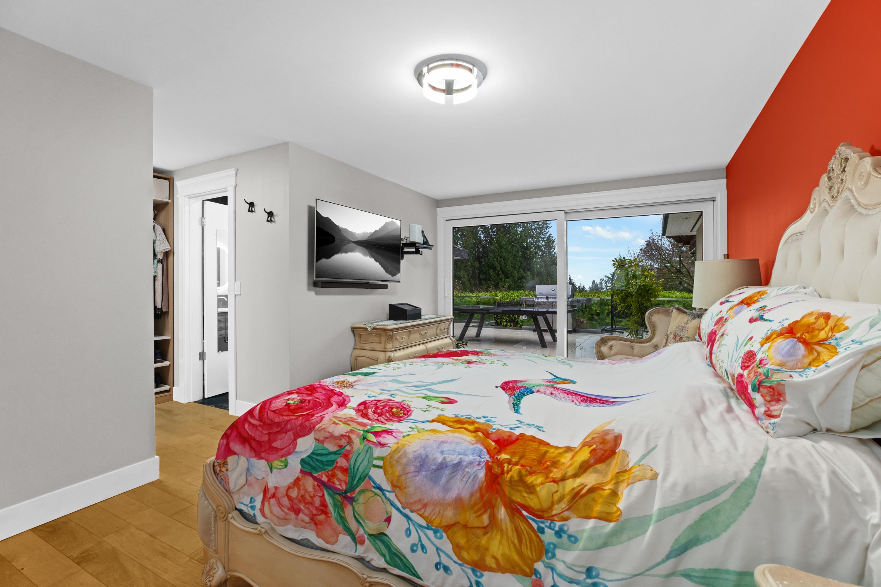 Listing image of 1162 CHARTWELL CRESCENT