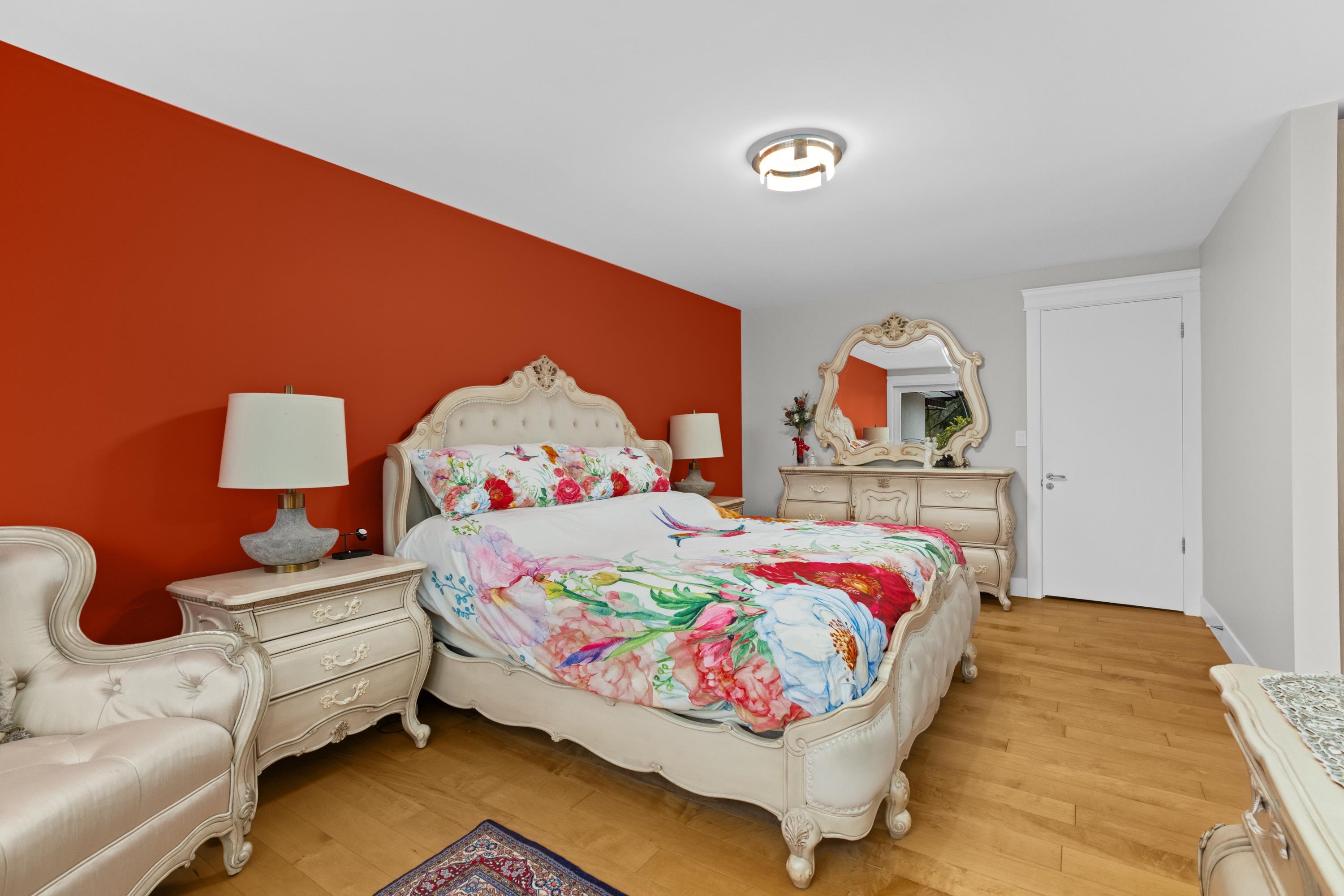 Listing image of 1162 CHARTWELL CRESCENT