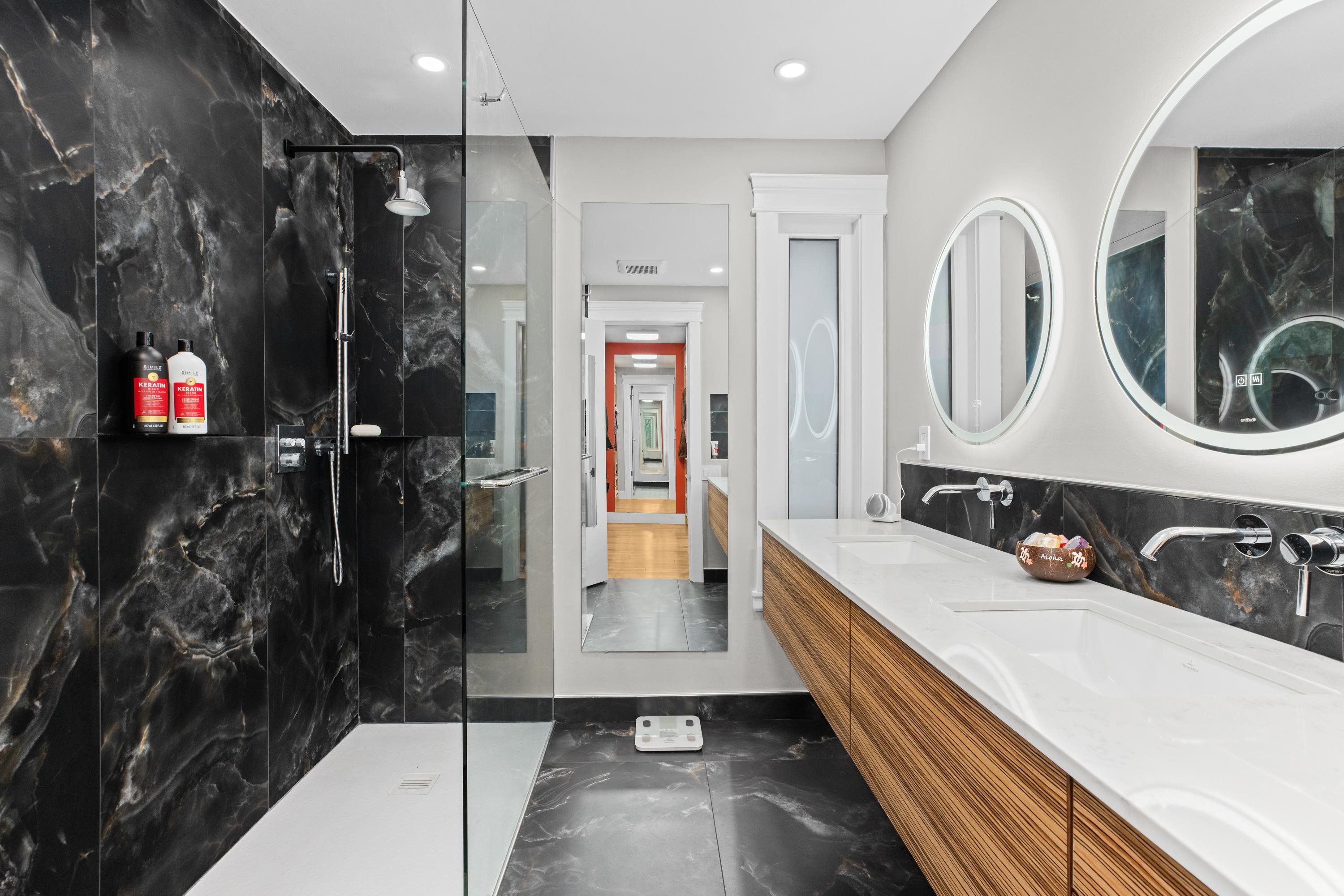 Listing image of 1162 CHARTWELL CRESCENT