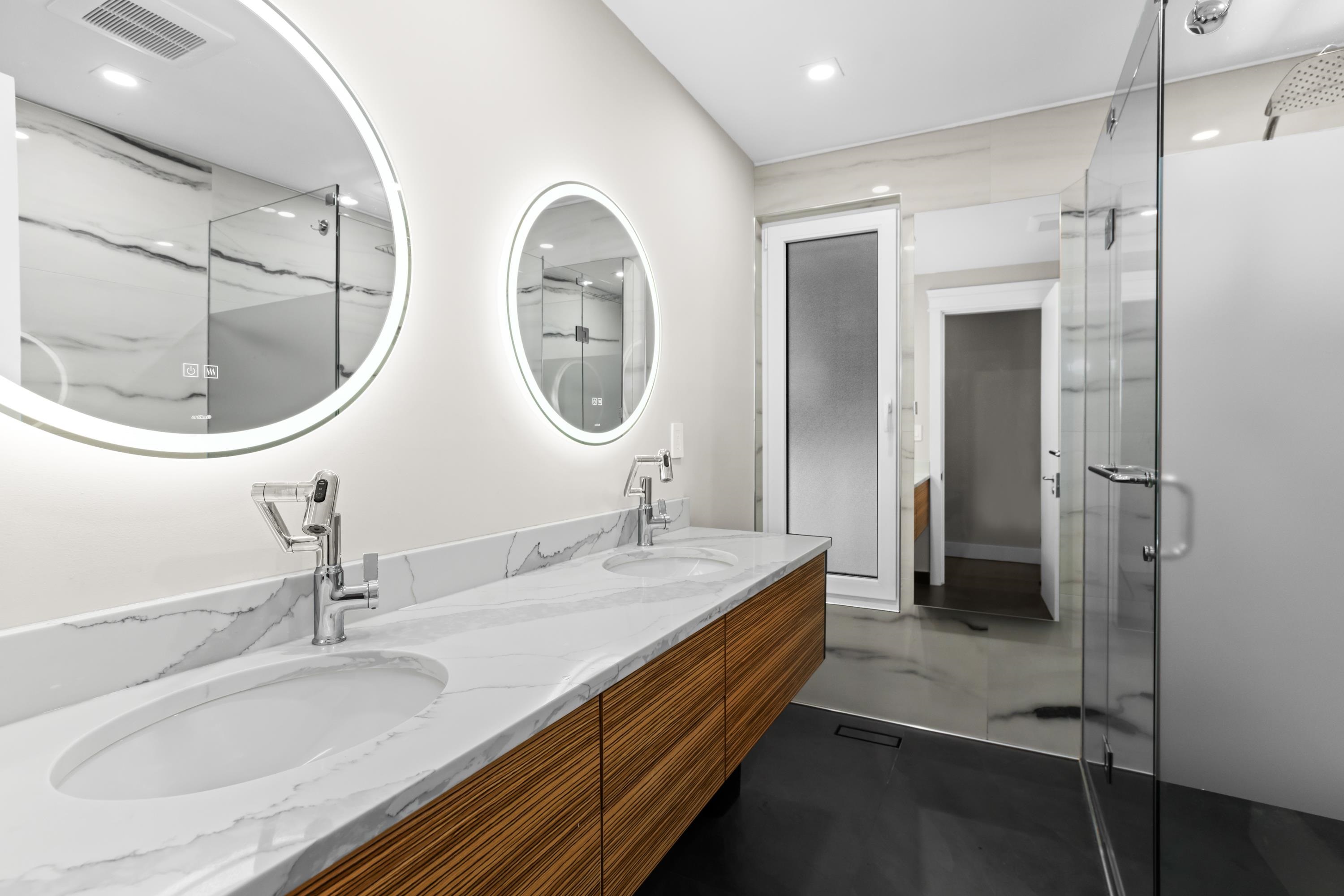 Listing image of 1162 CHARTWELL CRESCENT