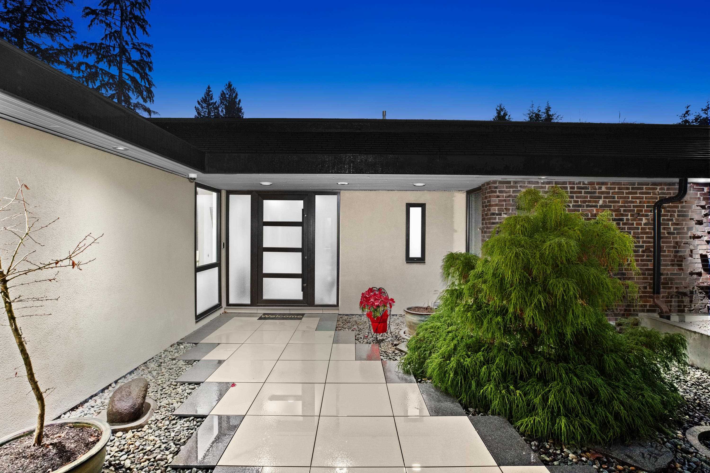 Listing image of 1162 CHARTWELL CRESCENT