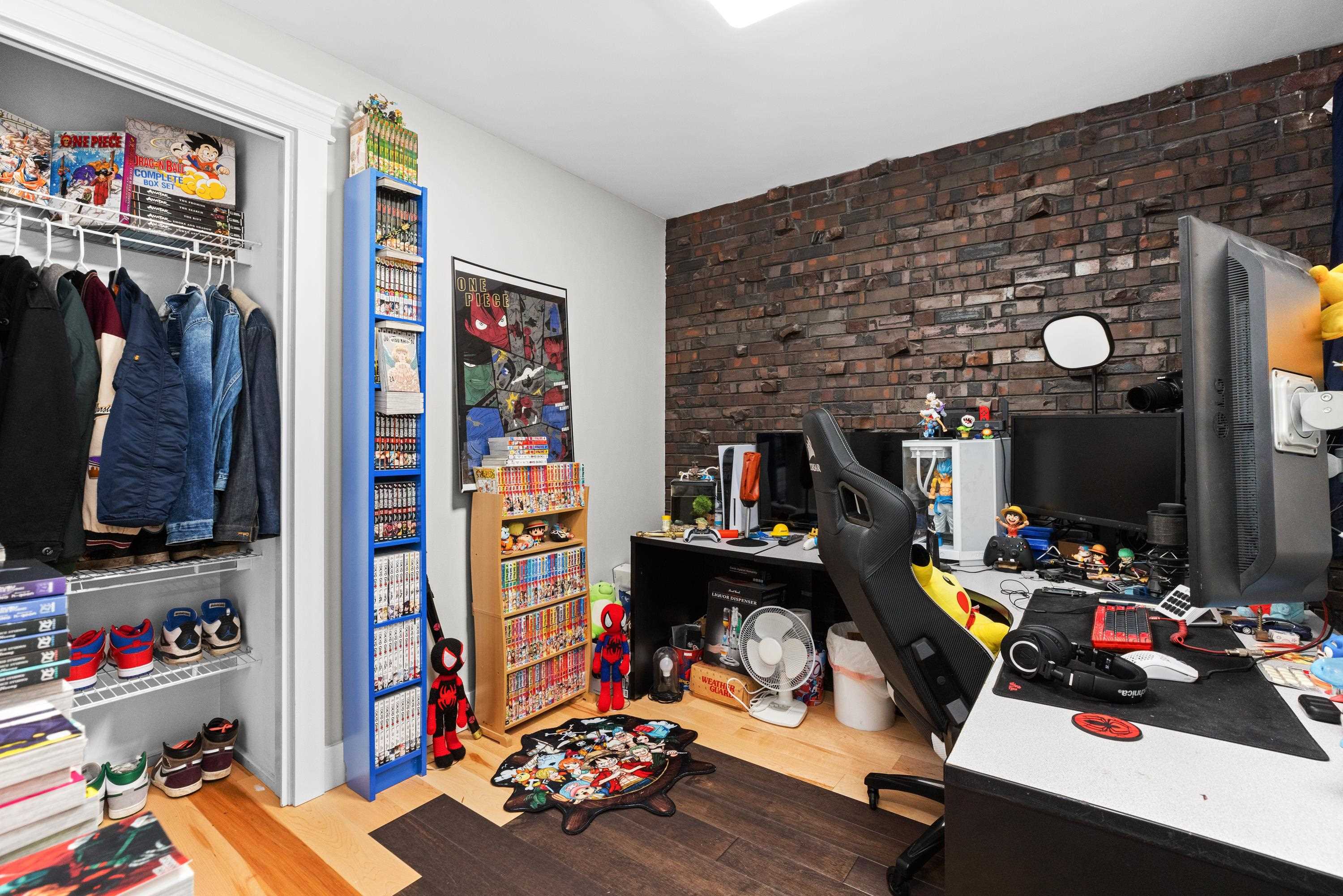 Listing image of 1162 CHARTWELL CRESCENT