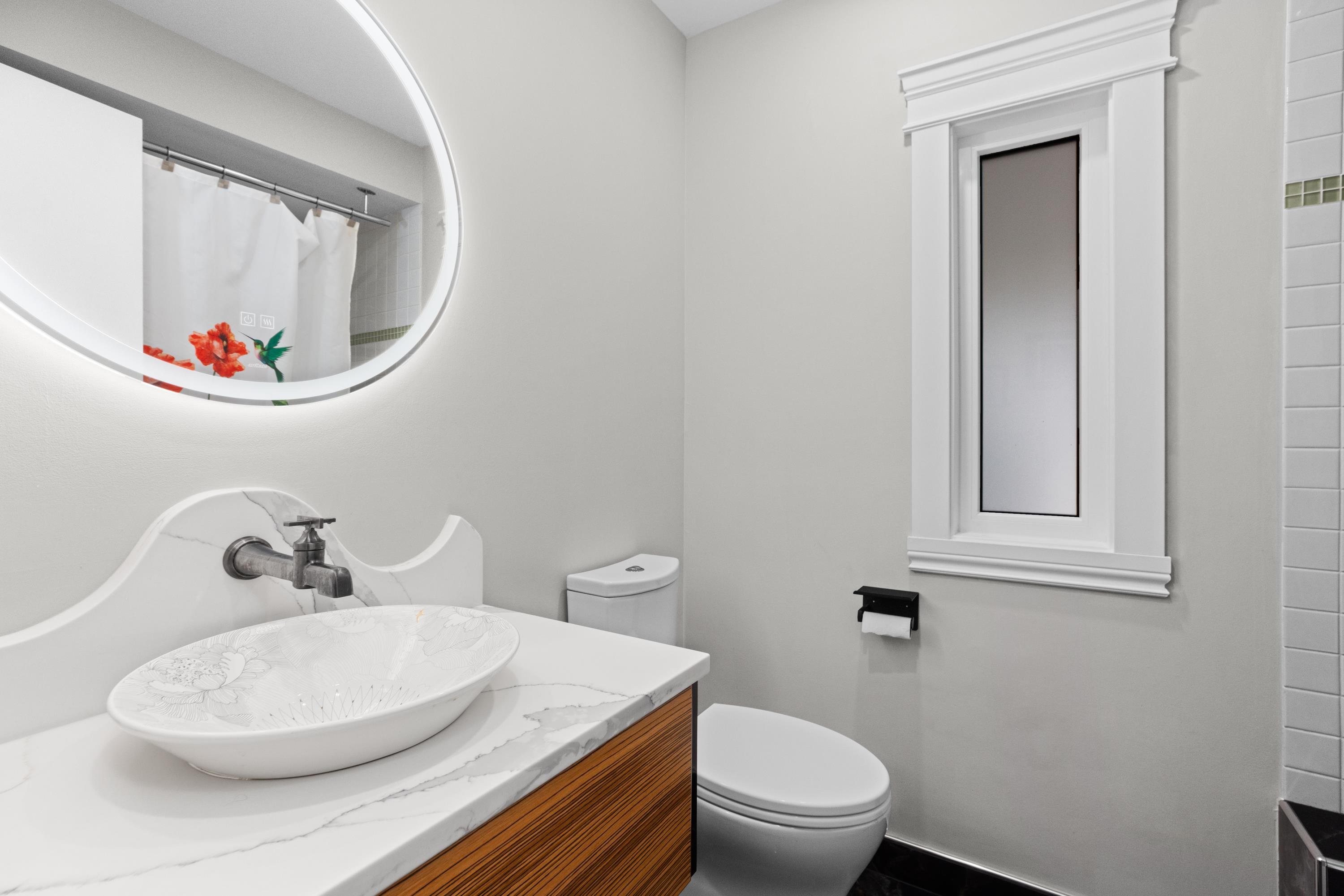 Listing image of 1162 CHARTWELL CRESCENT