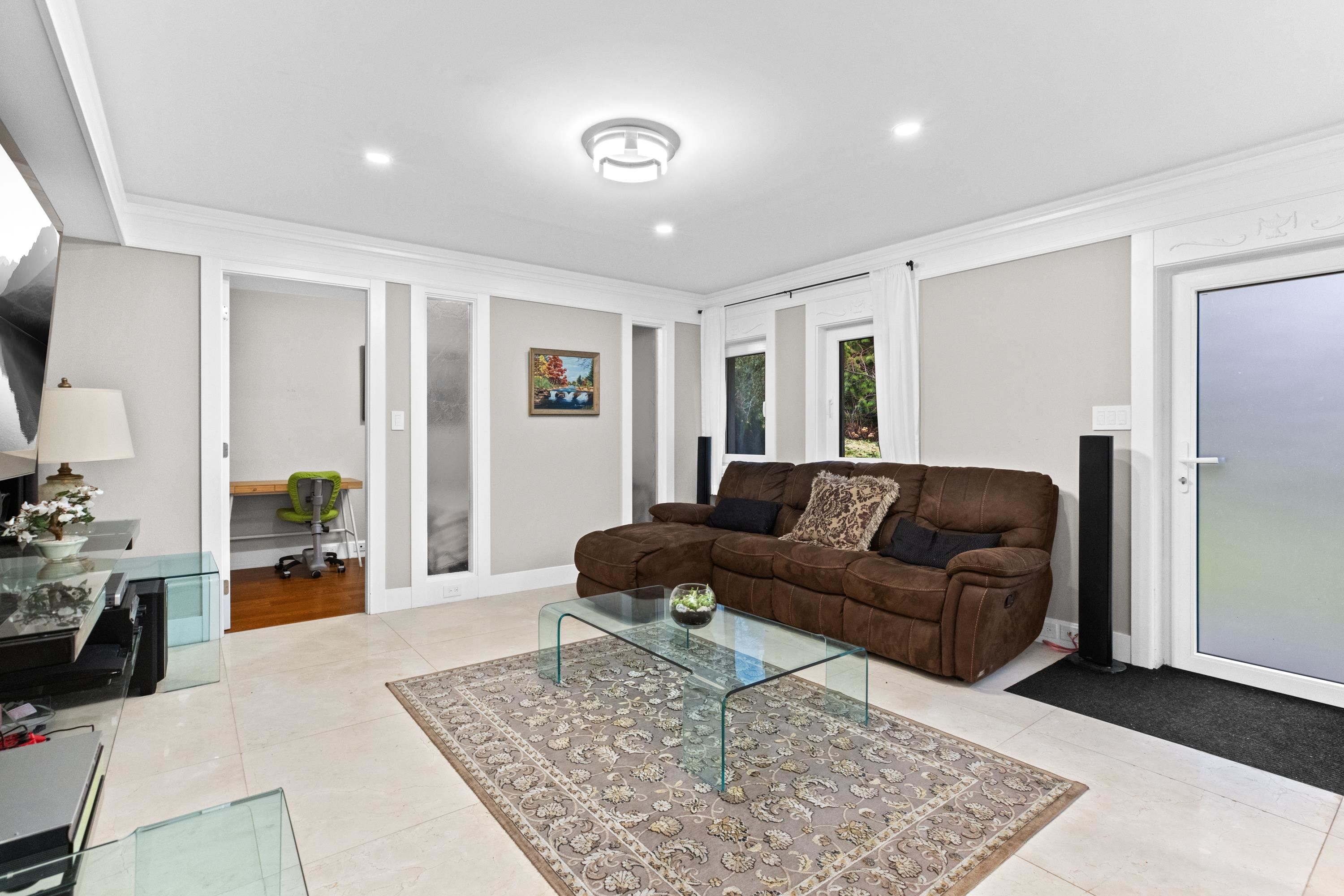 Listing image of 1162 CHARTWELL CRESCENT