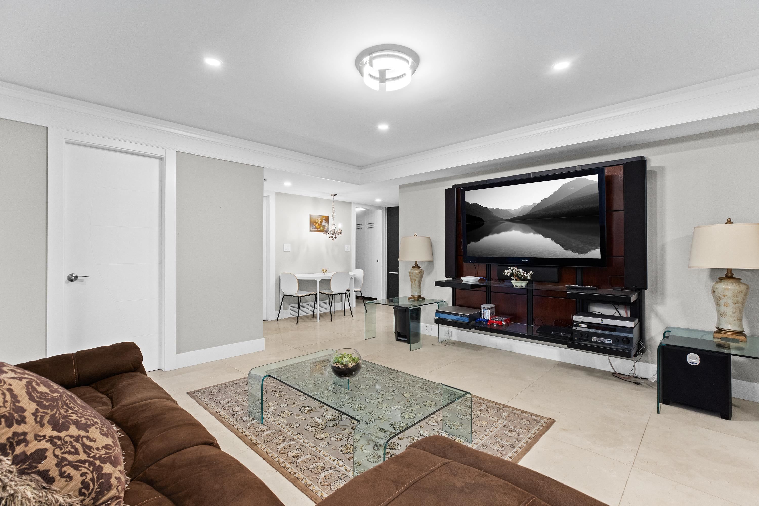 Listing image of 1162 CHARTWELL CRESCENT