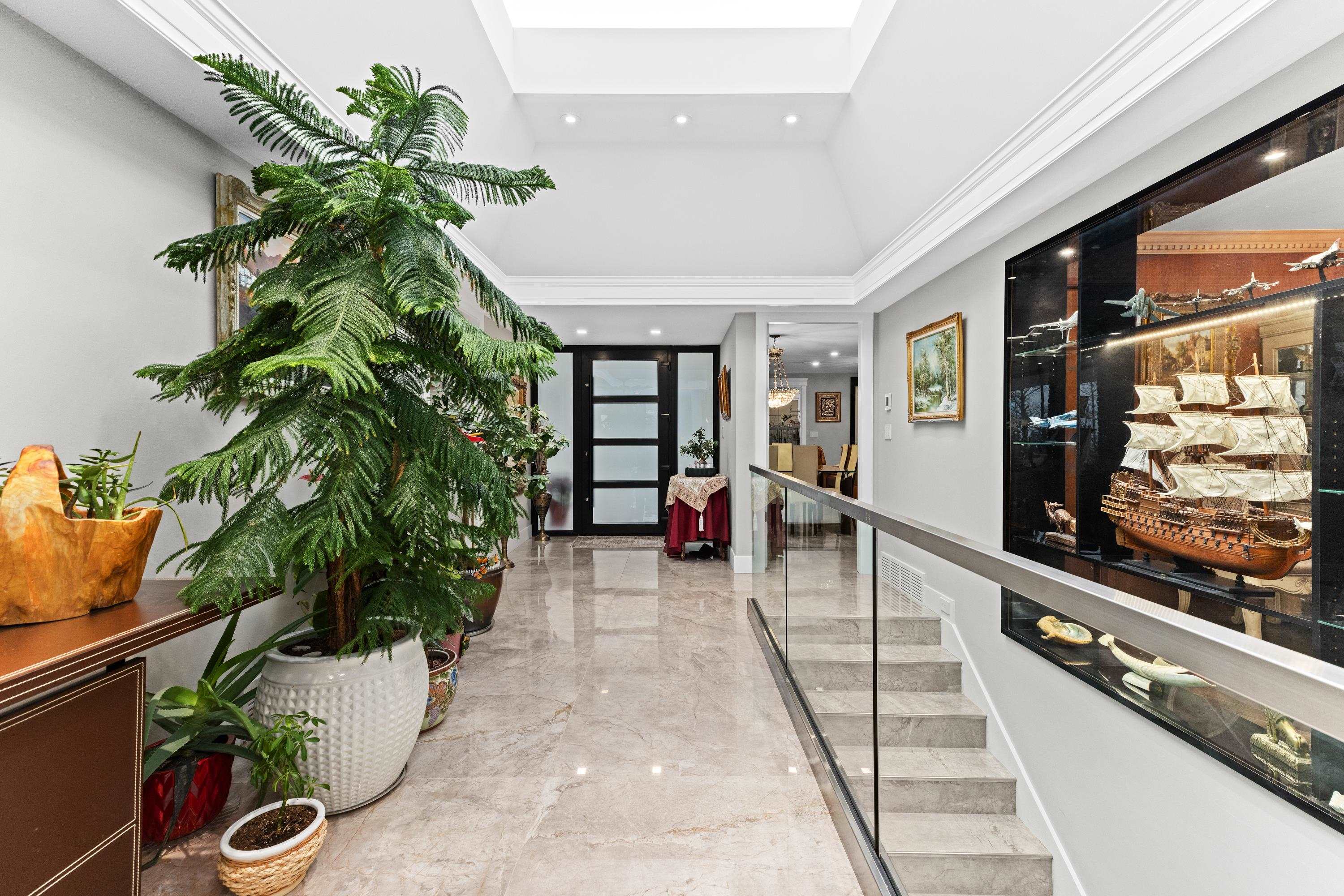 Listing image of 1162 CHARTWELL CRESCENT