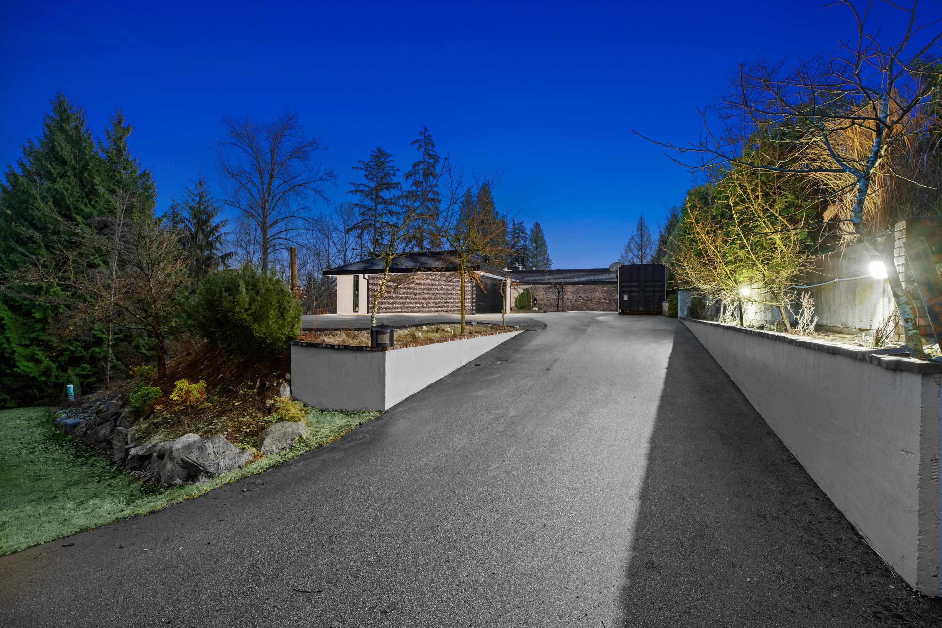 Listing image of 1162 CHARTWELL CRESCENT