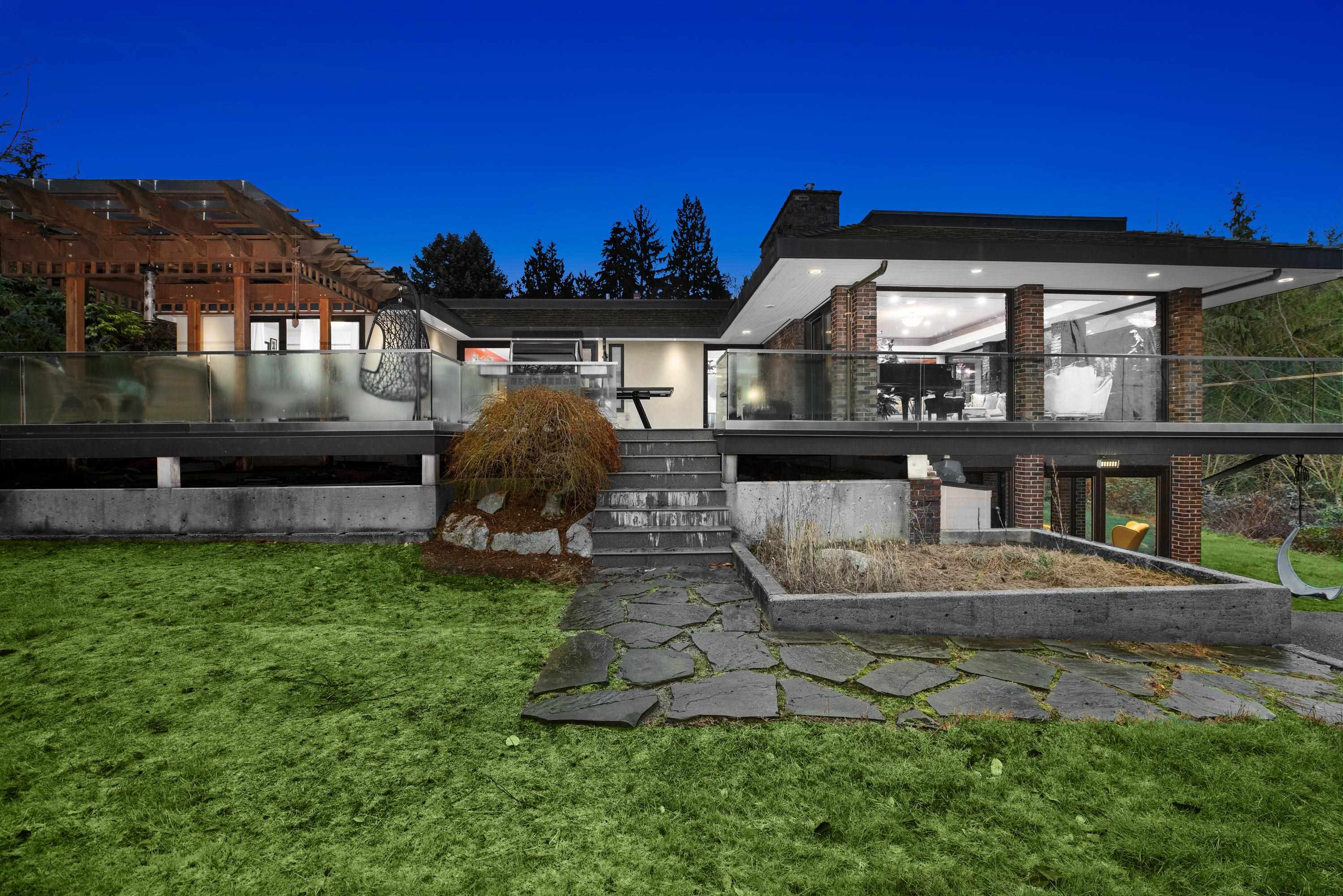Listing image of 1162 CHARTWELL CRESCENT