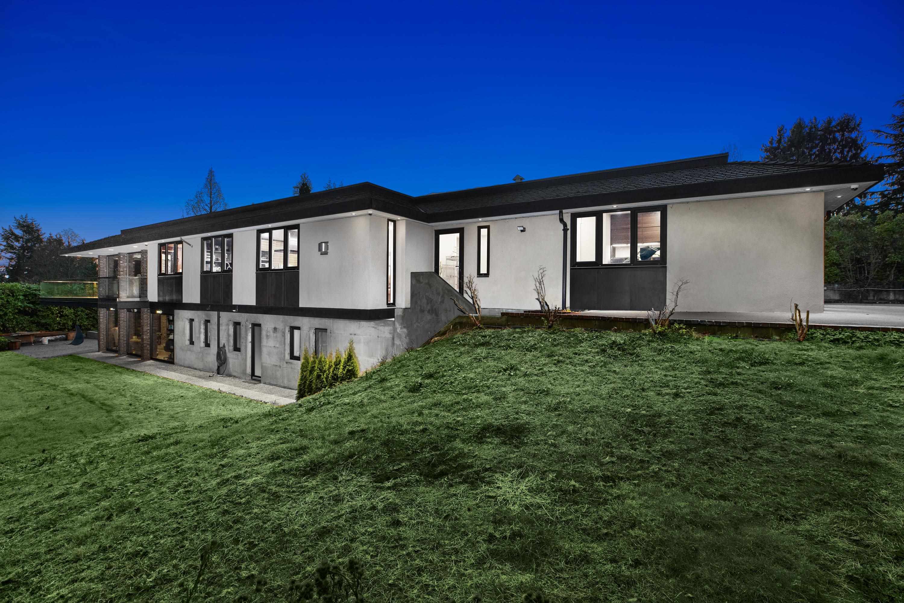Listing image of 1162 CHARTWELL CRESCENT