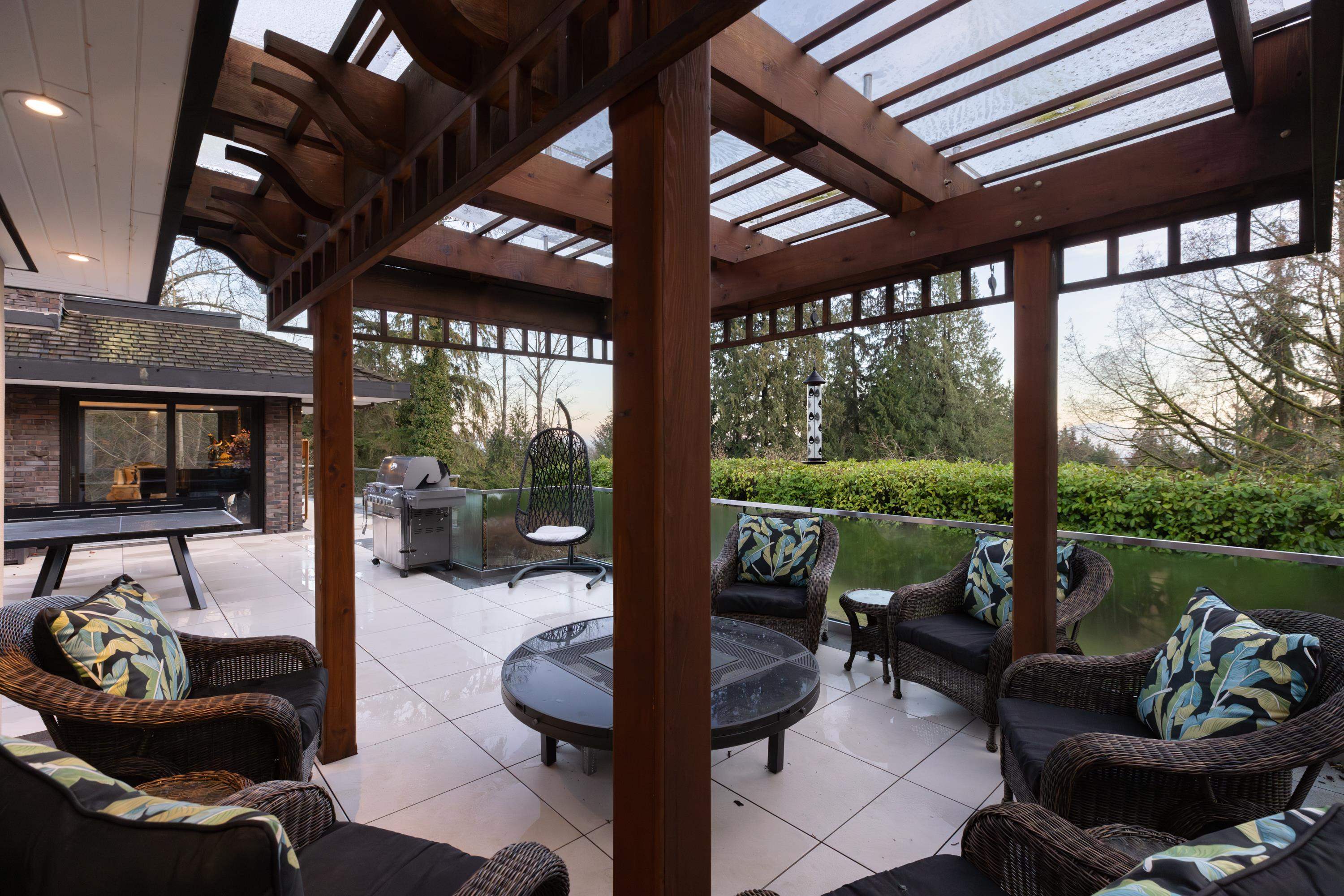 Listing image of 1162 CHARTWELL CRESCENT