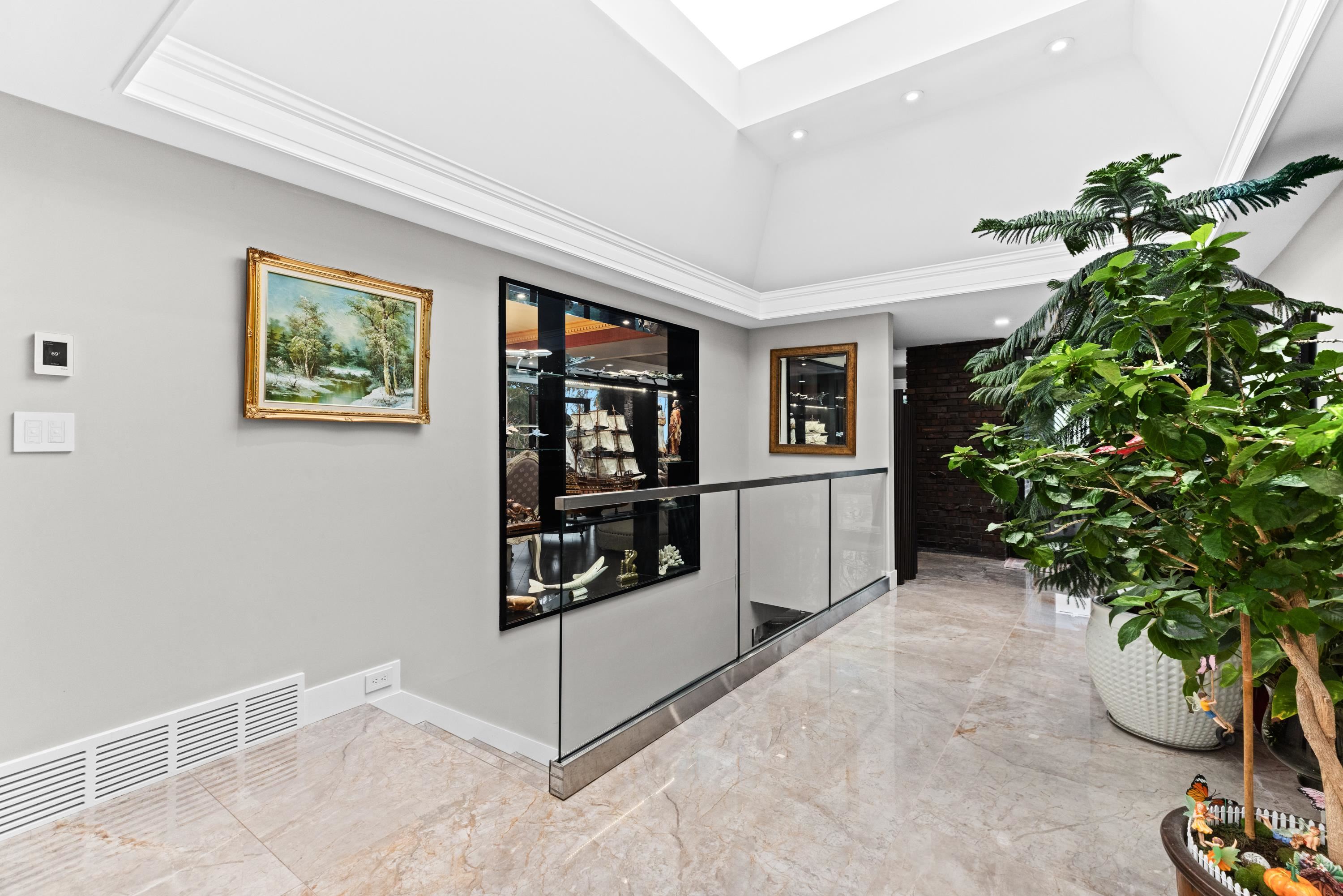 Listing image of 1162 CHARTWELL CRESCENT