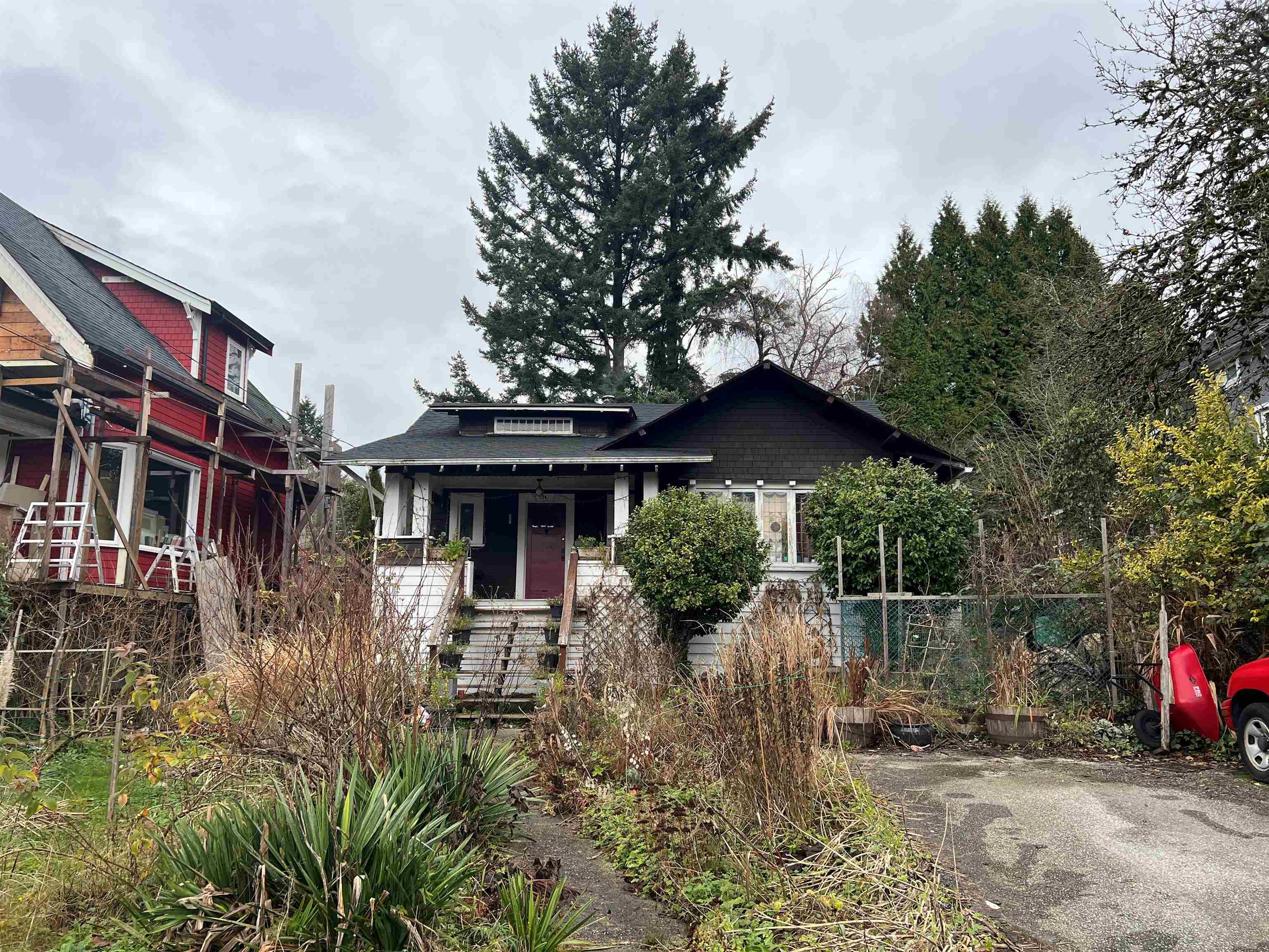 134 W QUEENS ROAD