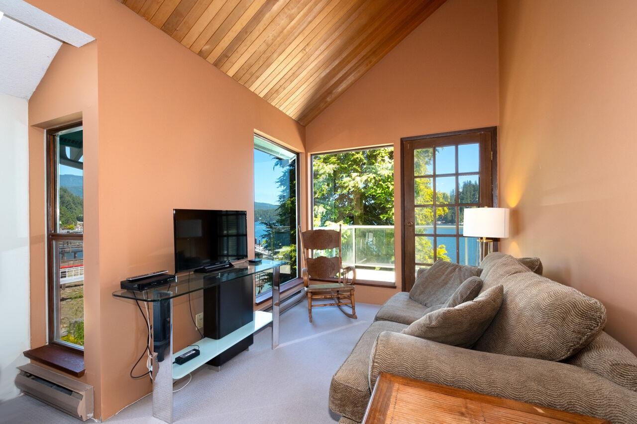 Listing image of 2564 PANORAMA DRIVE