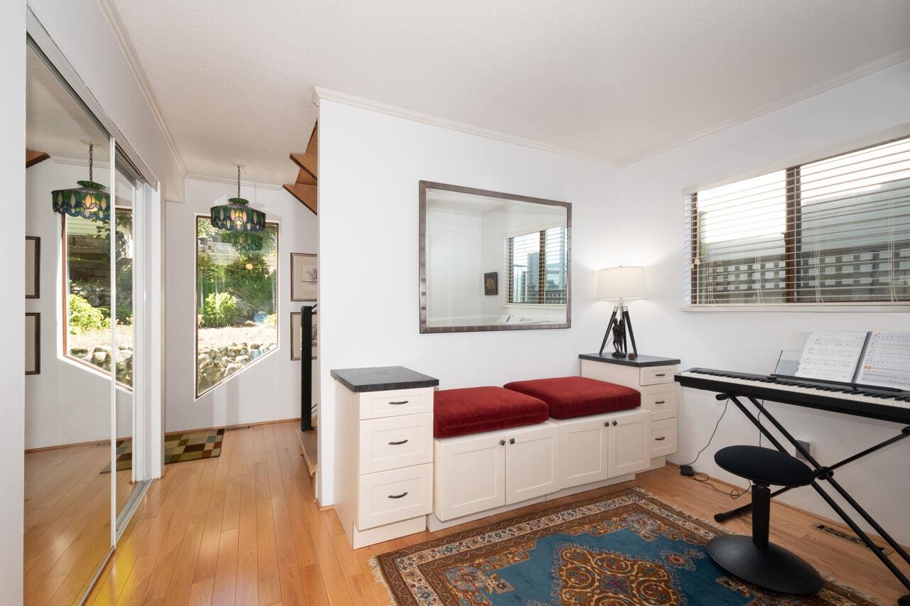 Listing image of 2564 PANORAMA DRIVE