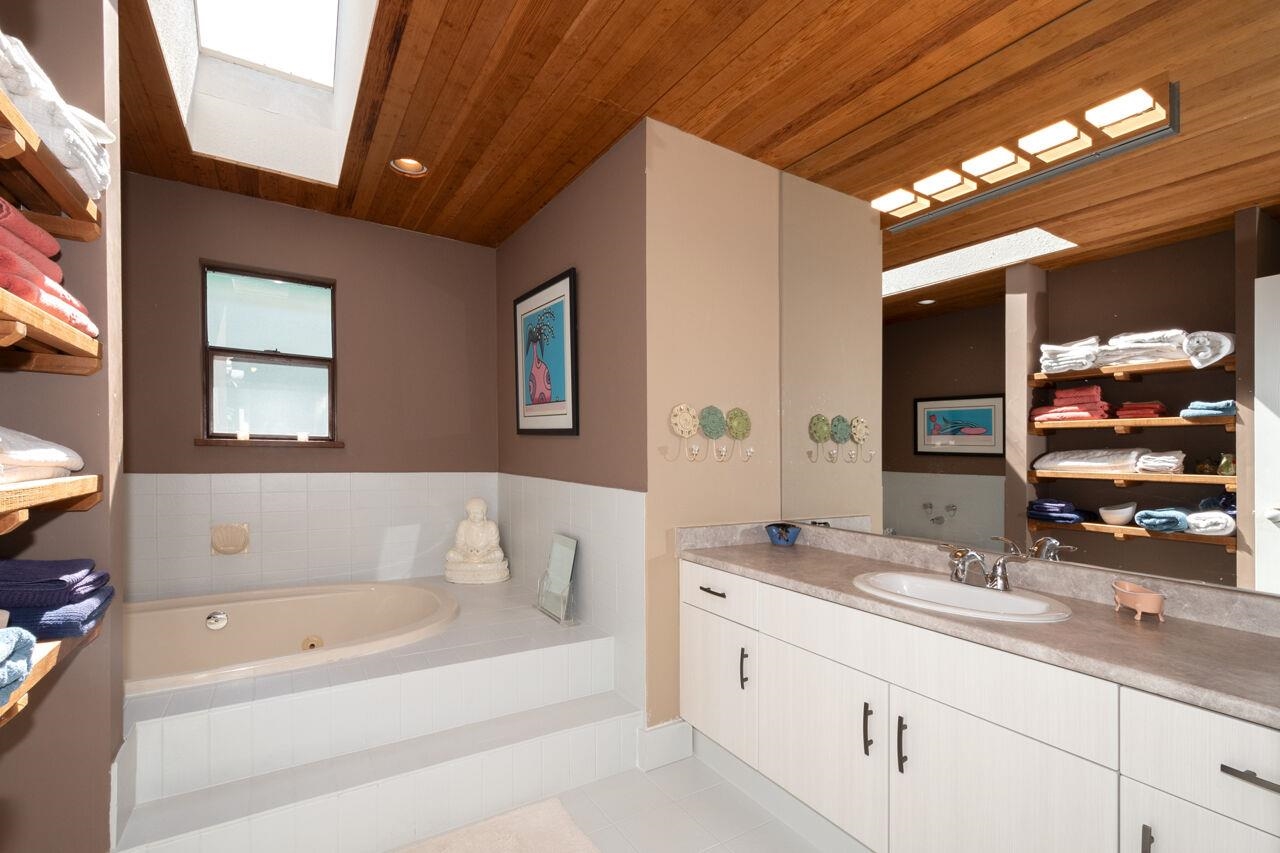 Listing image of 2564 PANORAMA DRIVE